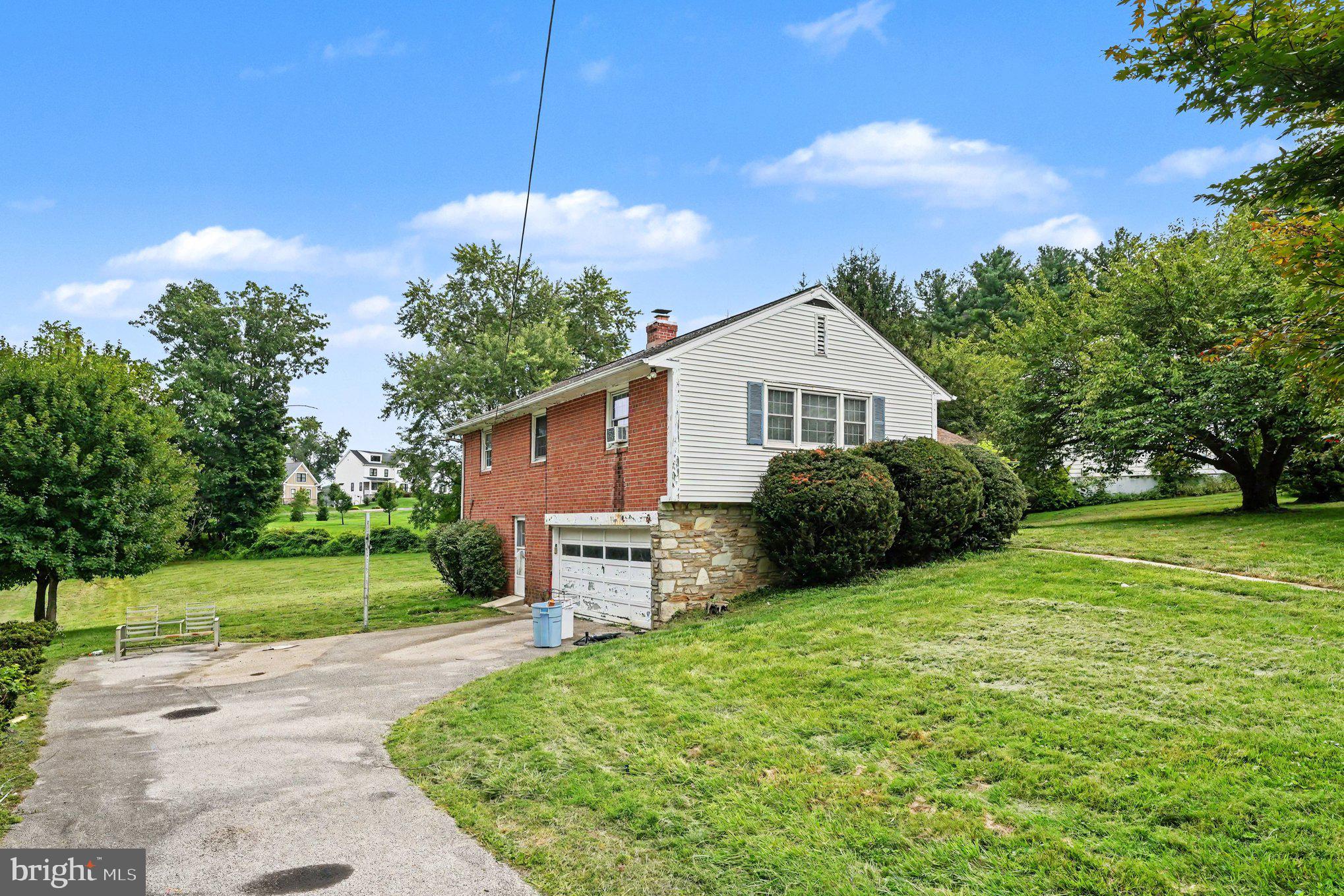 8403 Newbold Ln, Laverock, PA 19038 photo