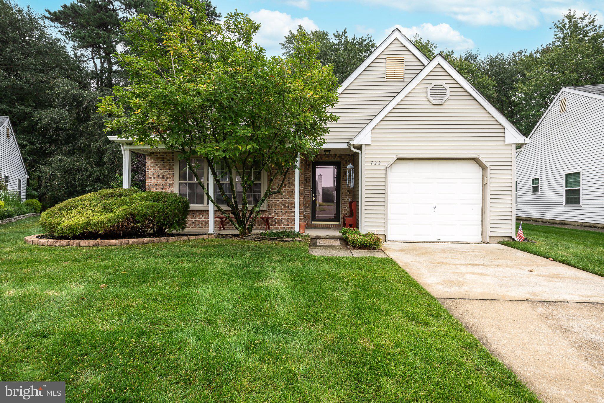 722 Bordeaux Ct, Williamstown, NJ 08094