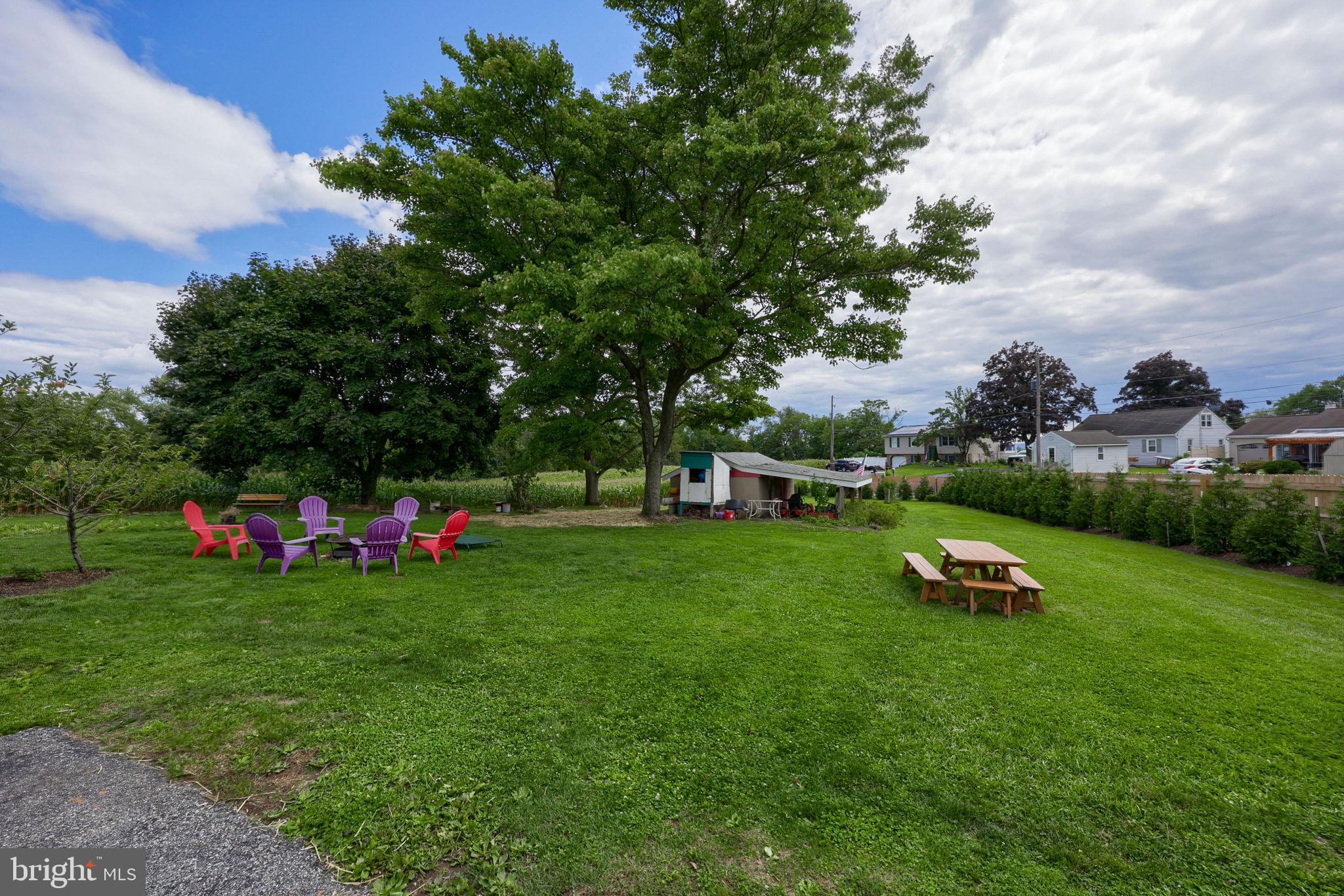 55 Larkspur Ln, Elizabethtown, PA 17022 photo