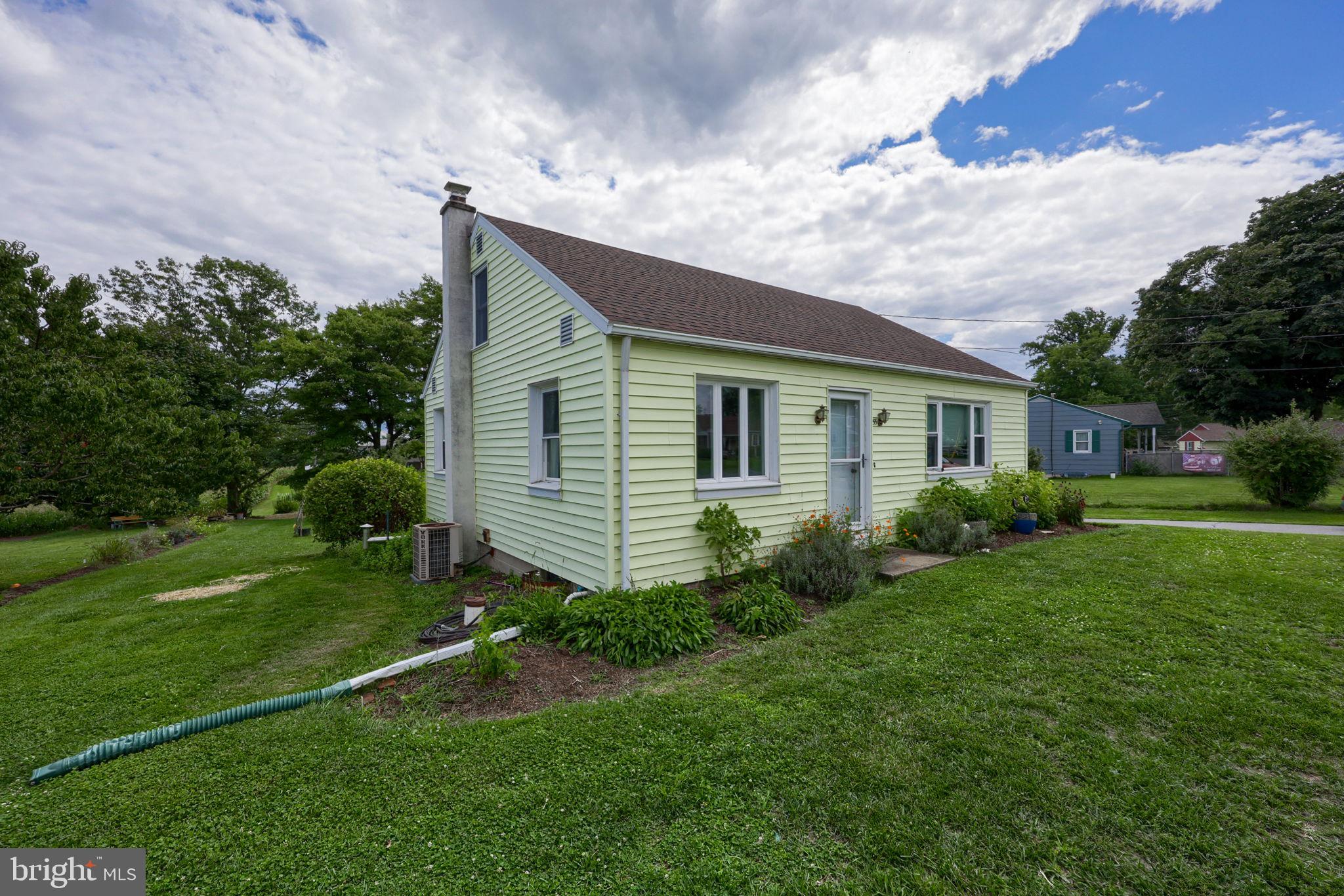 55 Larkspur Ln, Elizabethtown, PA 17022 photo