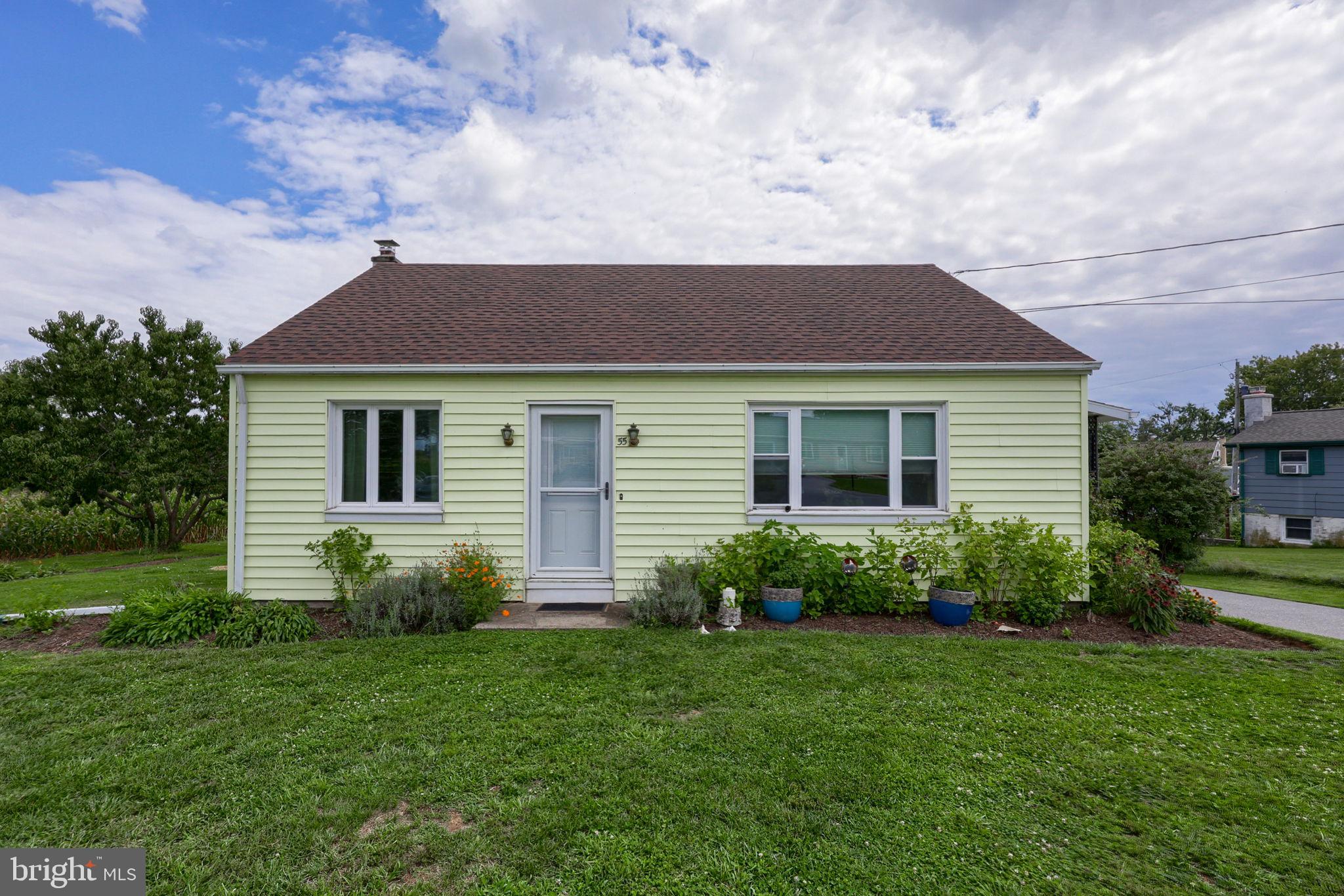 55 Larkspur Ln, Elizabethtown, PA 17022 photo