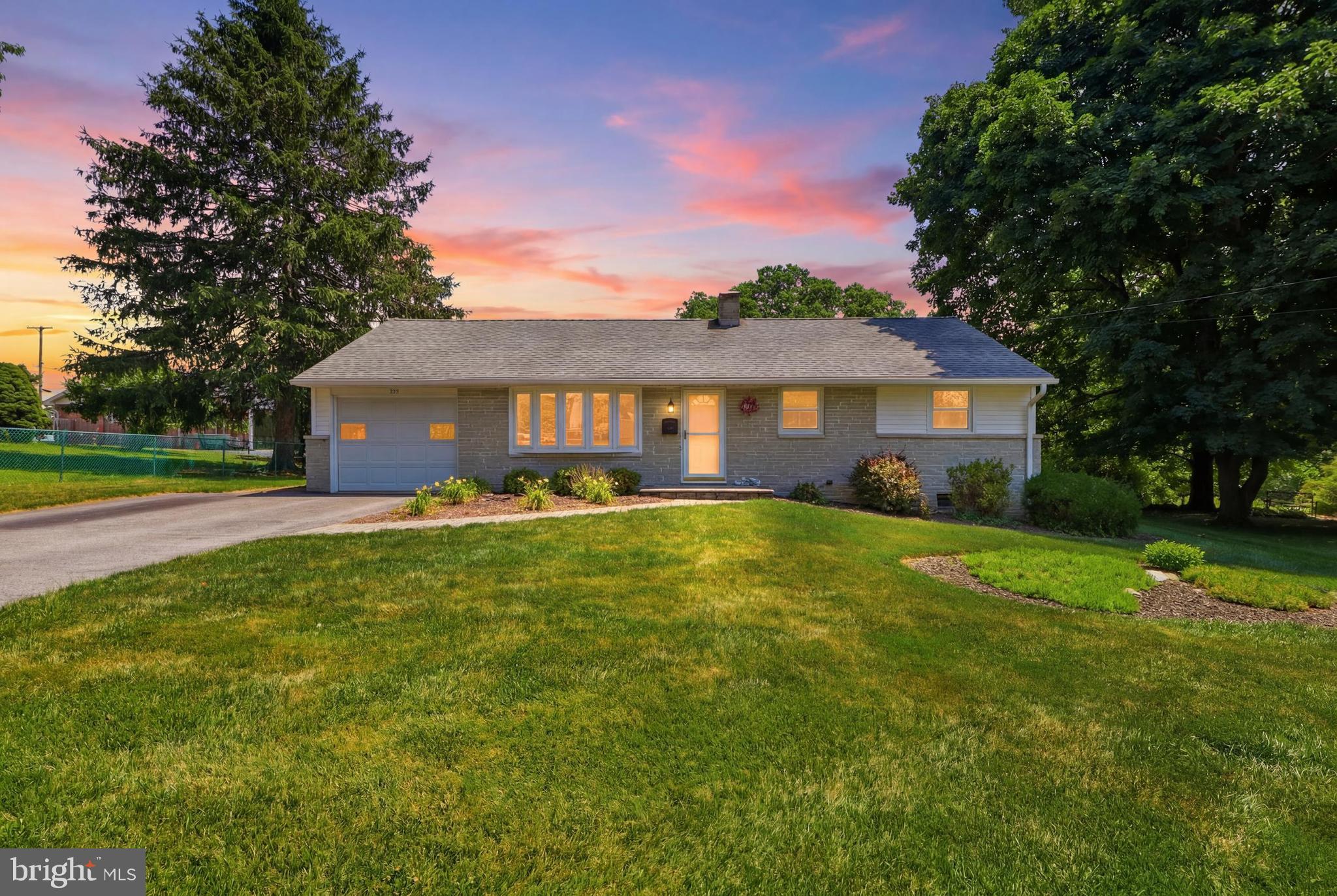 525 Hengst Ct, York, PA 17406