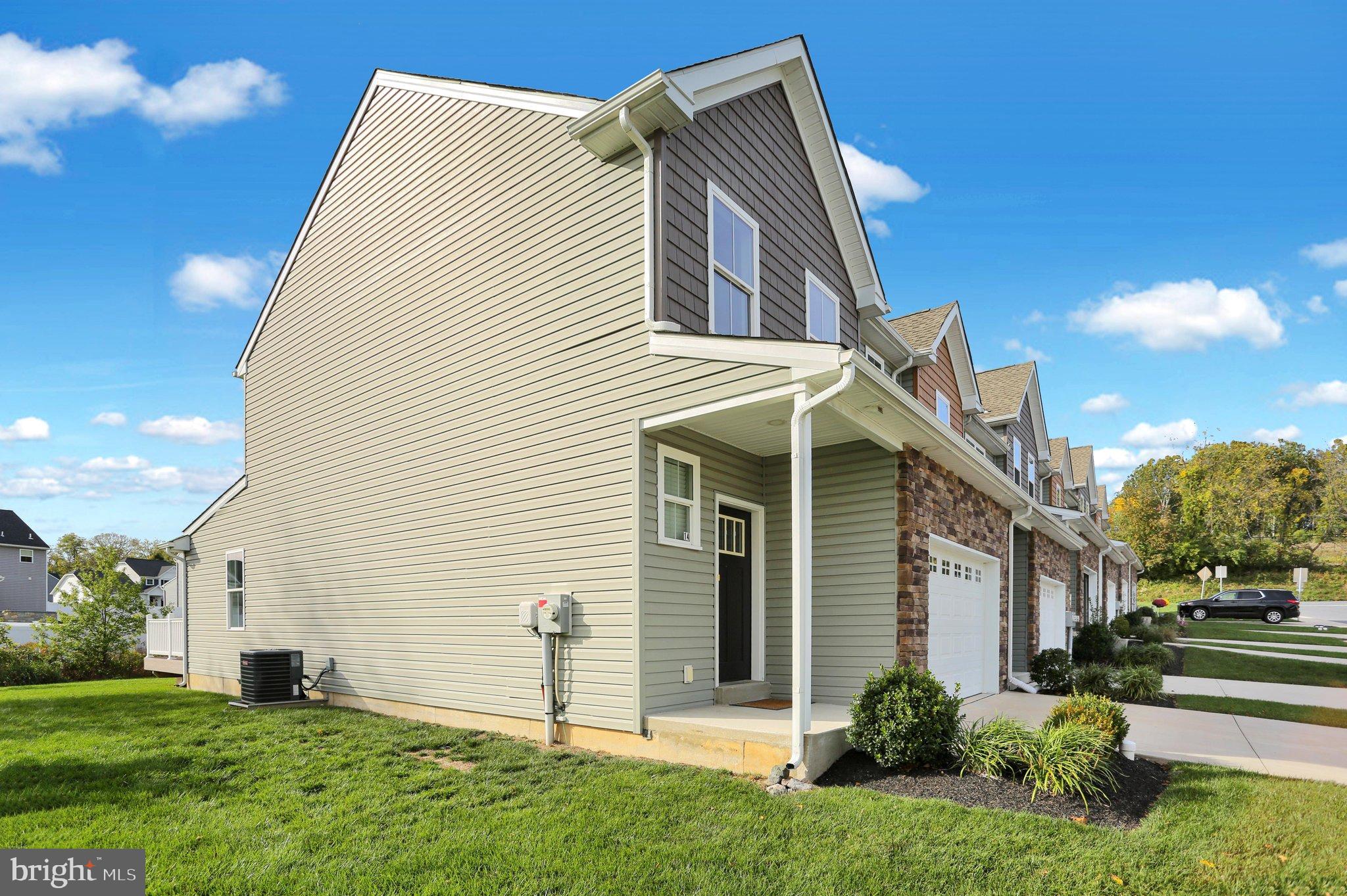 14 Hubbardton Ct, Reading, PA 19608 photo