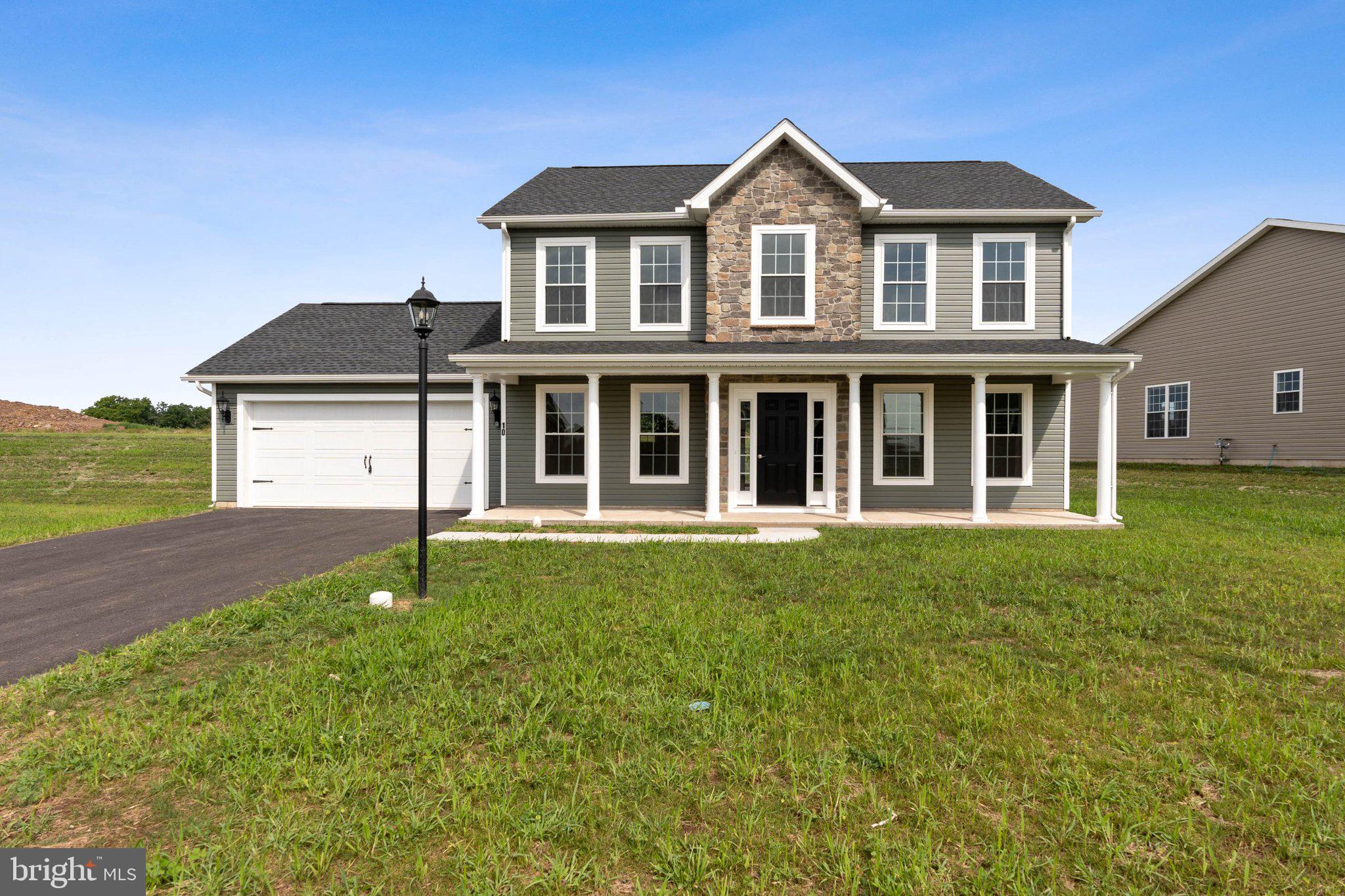 1126 Scarlet Dr, York, PA 17408