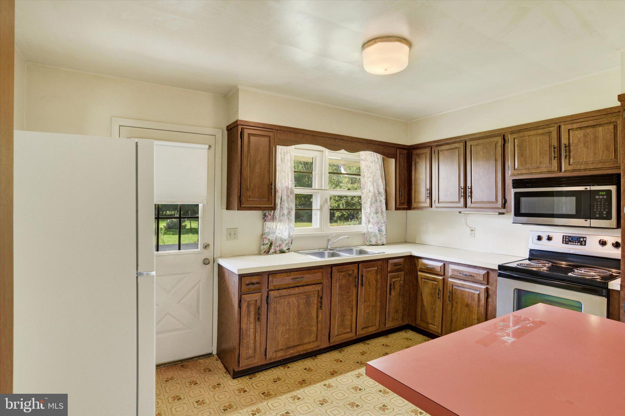 14 Circle Dr, Carlisle, PA 17015 photo