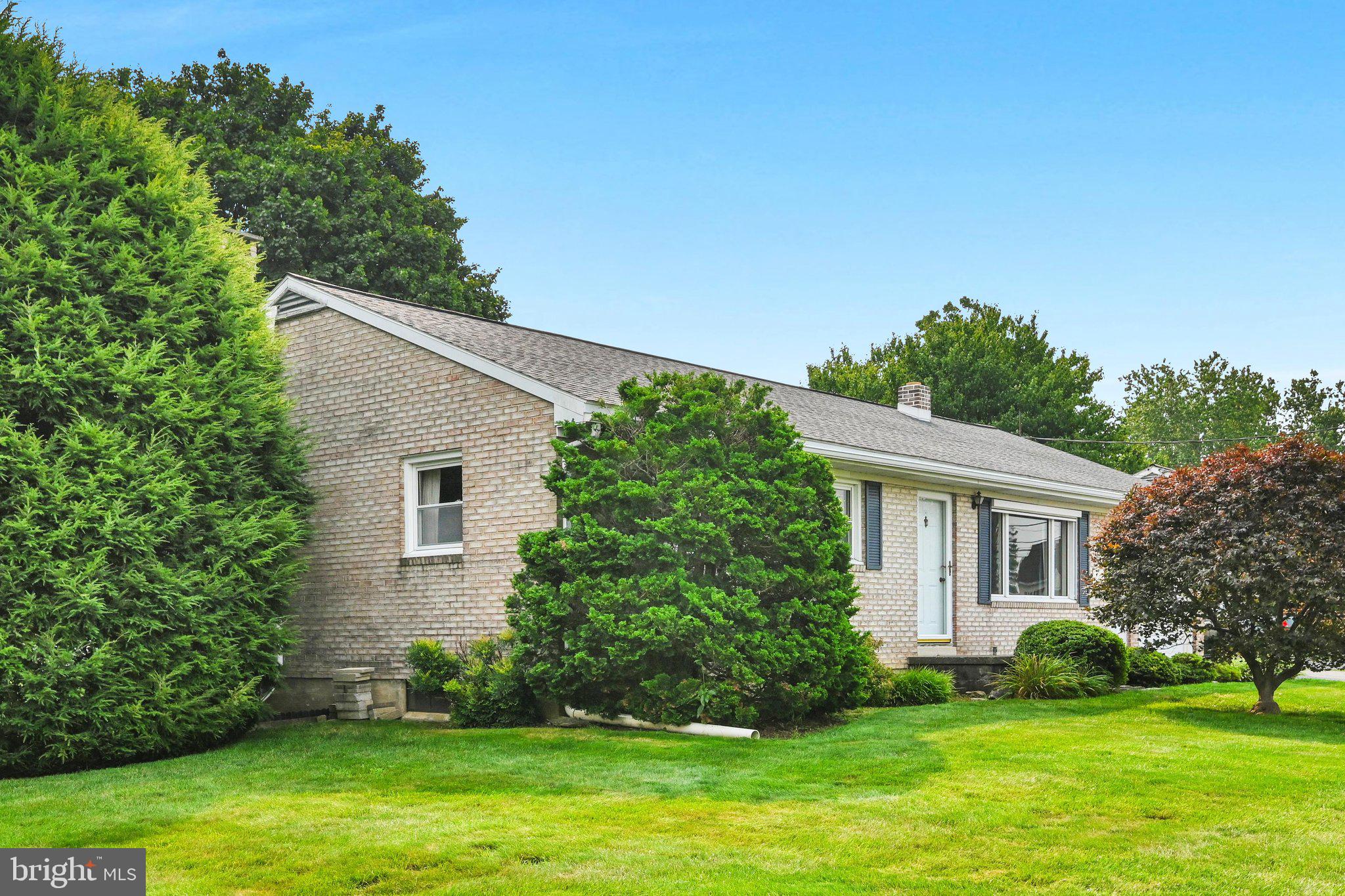 533 W Lincoln Ave, Myerstown, PA 17067 photo