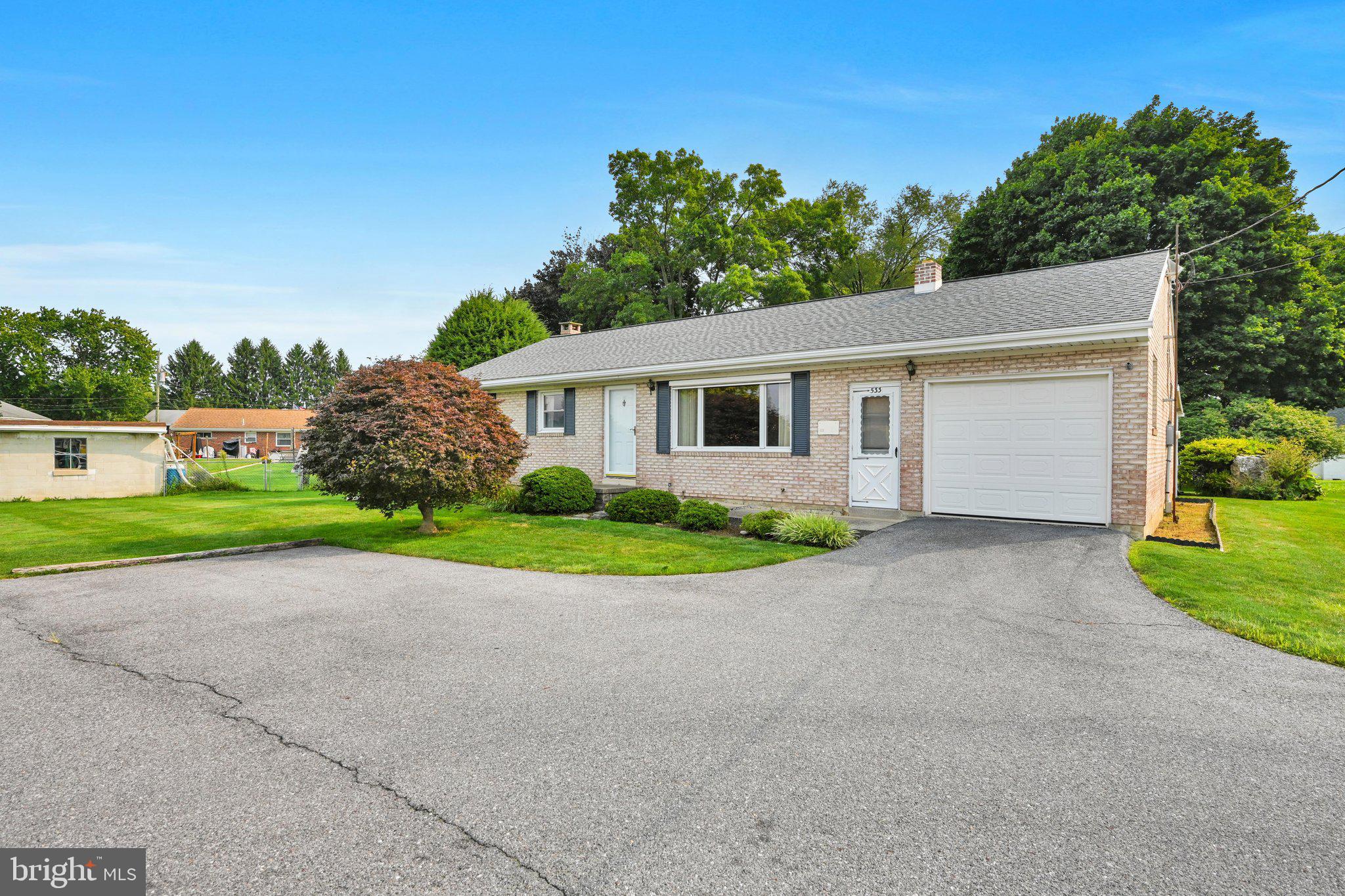 533 W Lincoln Ave, Myerstown, PA 17067 photo