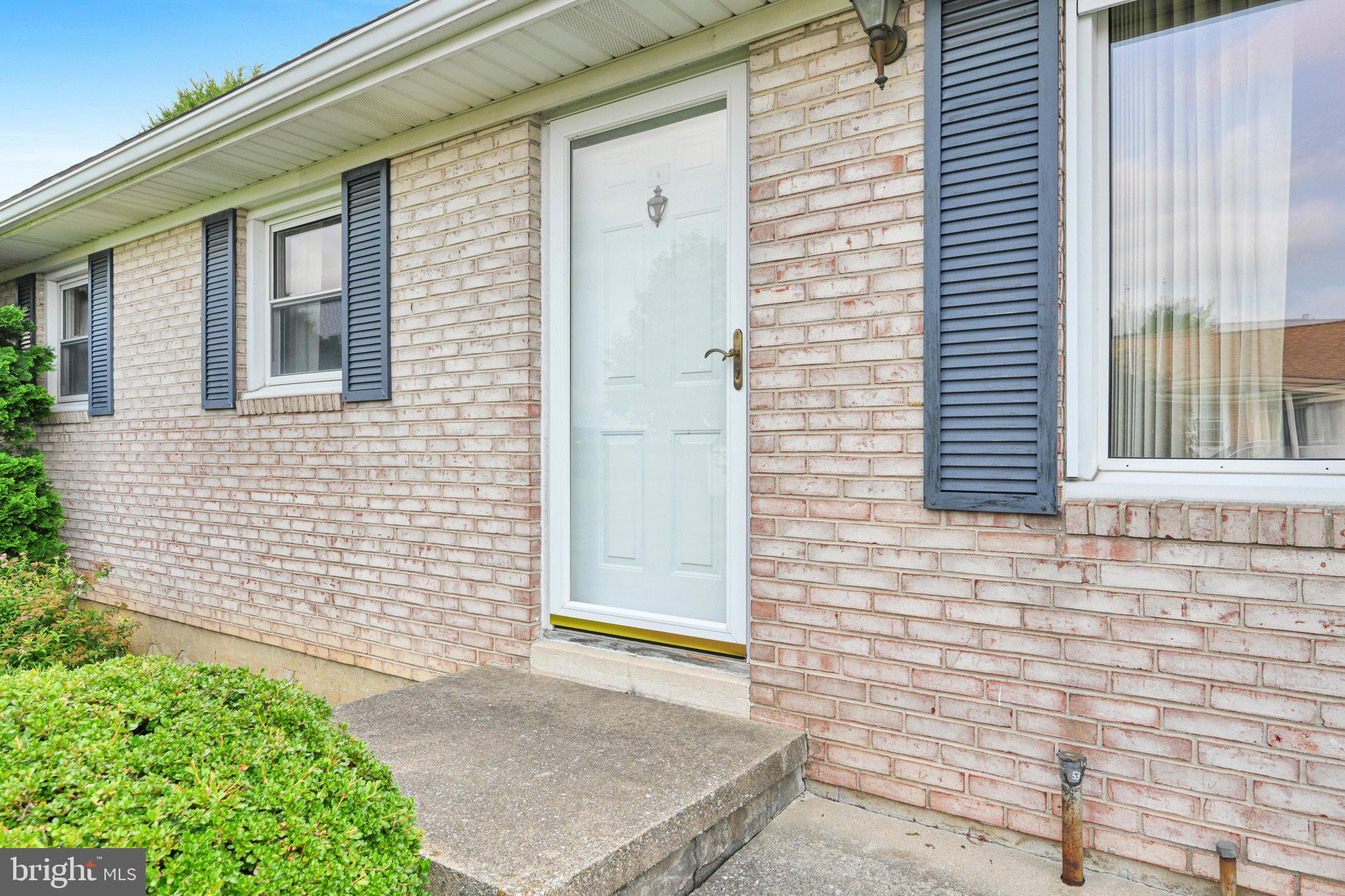 533 W Lincoln Ave, Myerstown, PA 17067 photo