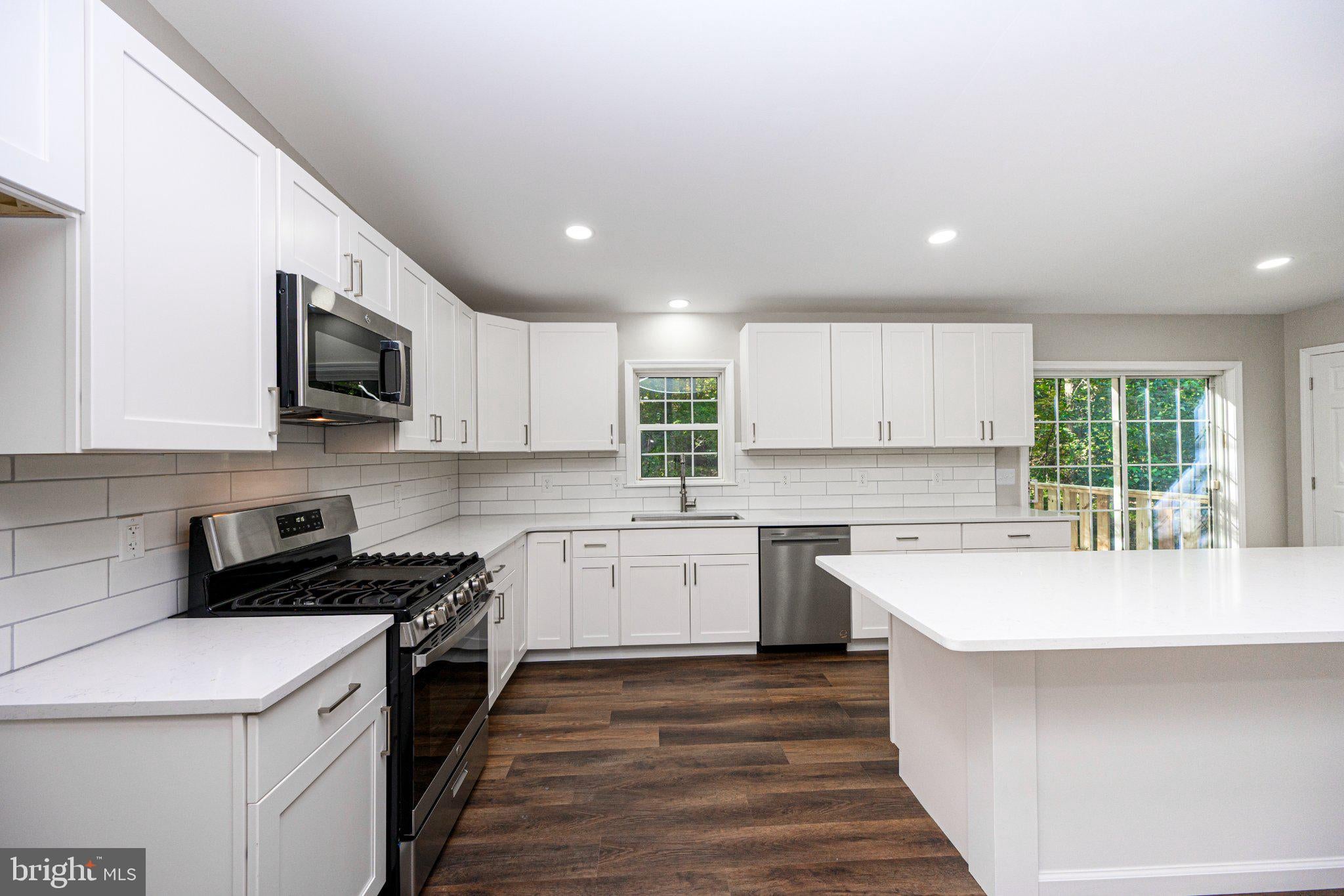 196 Icedale Rd, Honey Brook, PA 19344