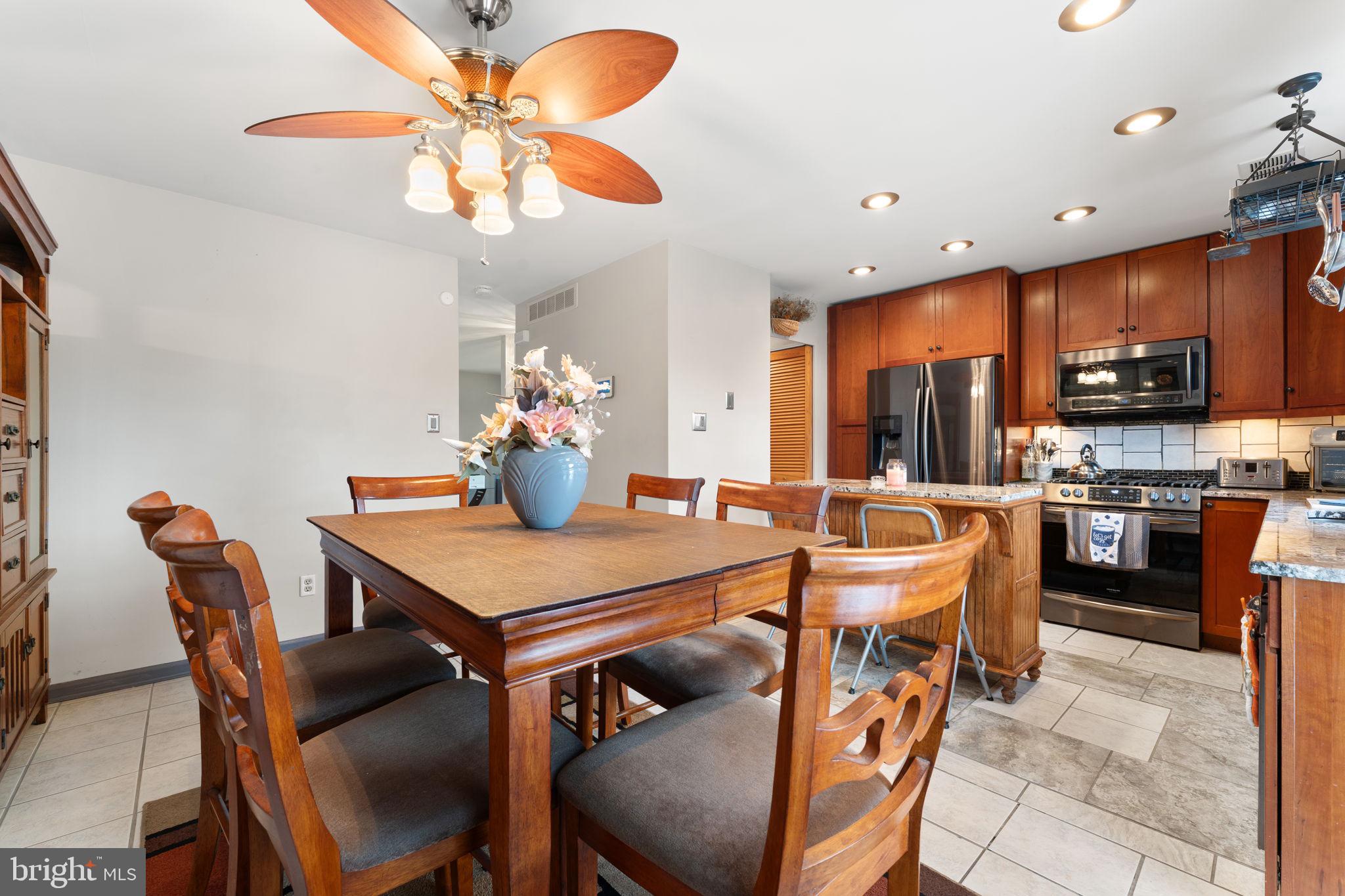 447 Whitman Ln, Williamstown, NJ 08094 photo