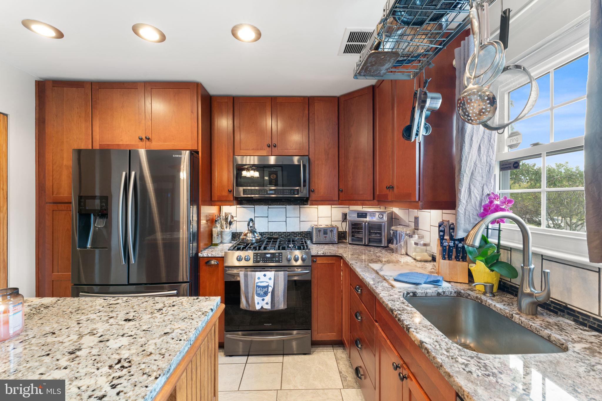 447 Whitman Ln, Williamstown, NJ 08094 photo