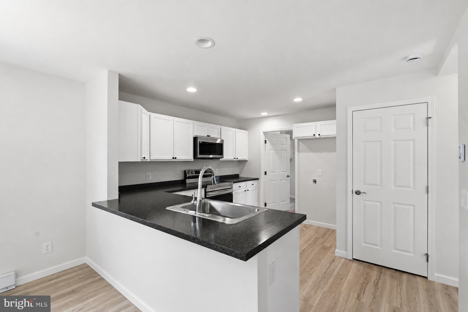 38 Market Ln, Marcus Hook, PA 19061 photo