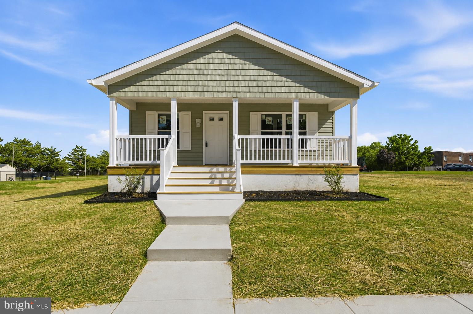 38 Market Ln, Marcus Hook, PA 19061