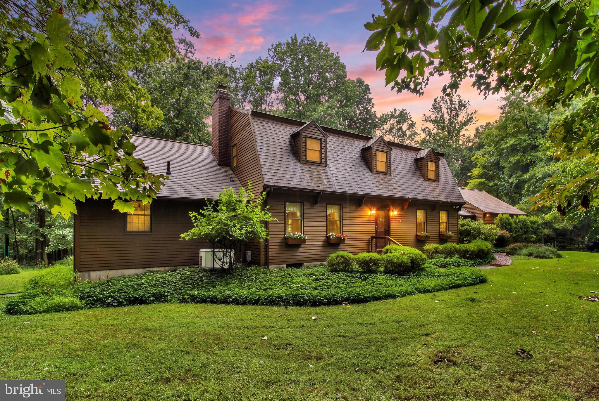 862 Laurel Woods Ln, Hanover, PA 17331
