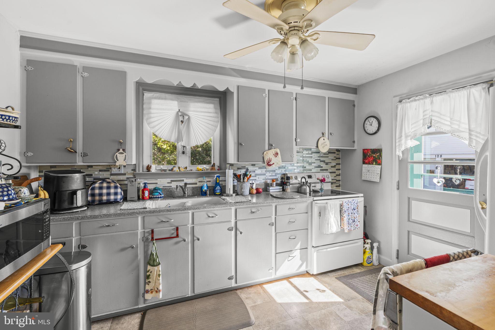 128 Sadsbury Ave, Christiana, PA 17509 photo