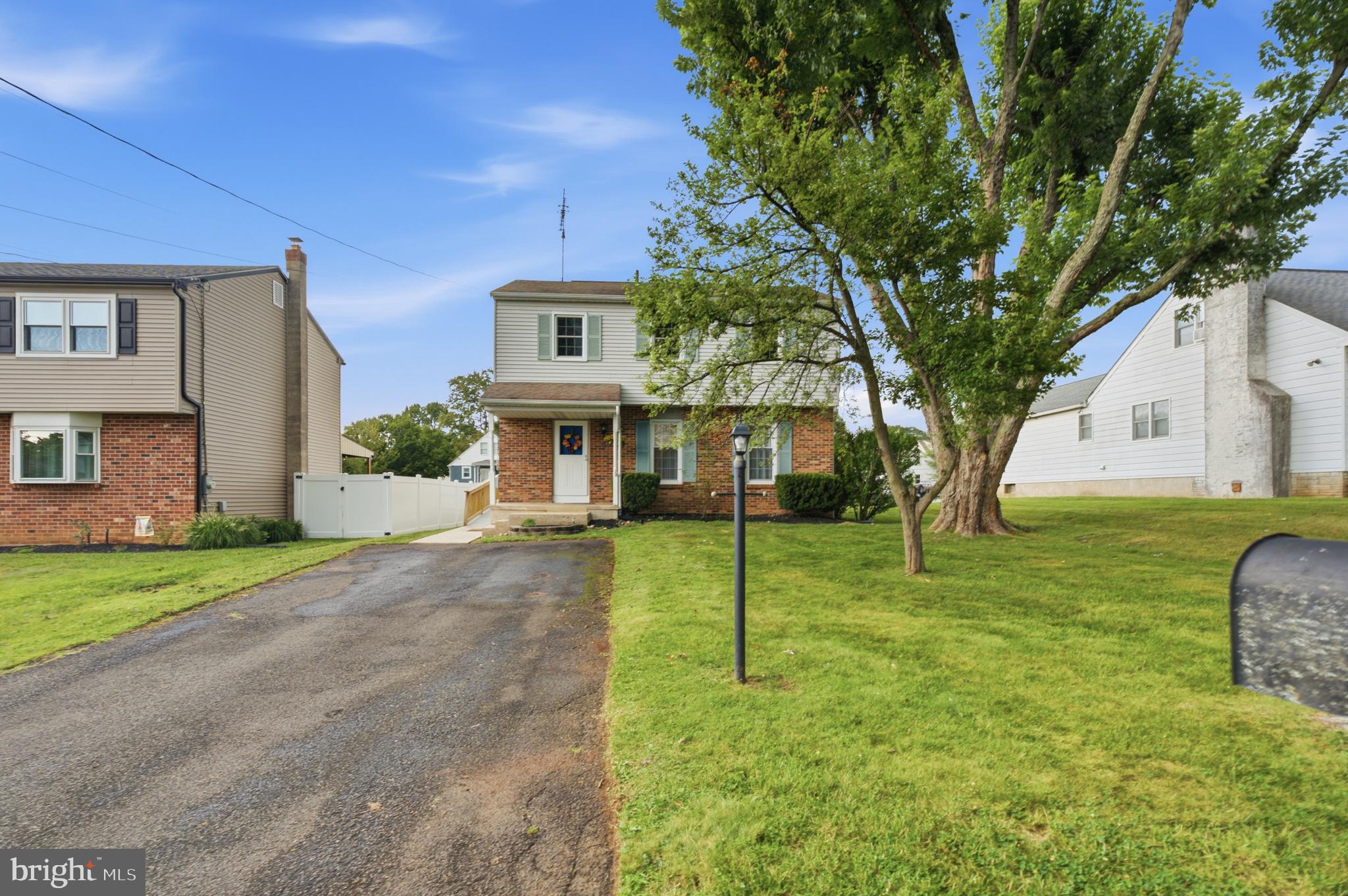 325 Cedar St, Warminster, PA 18974 photo