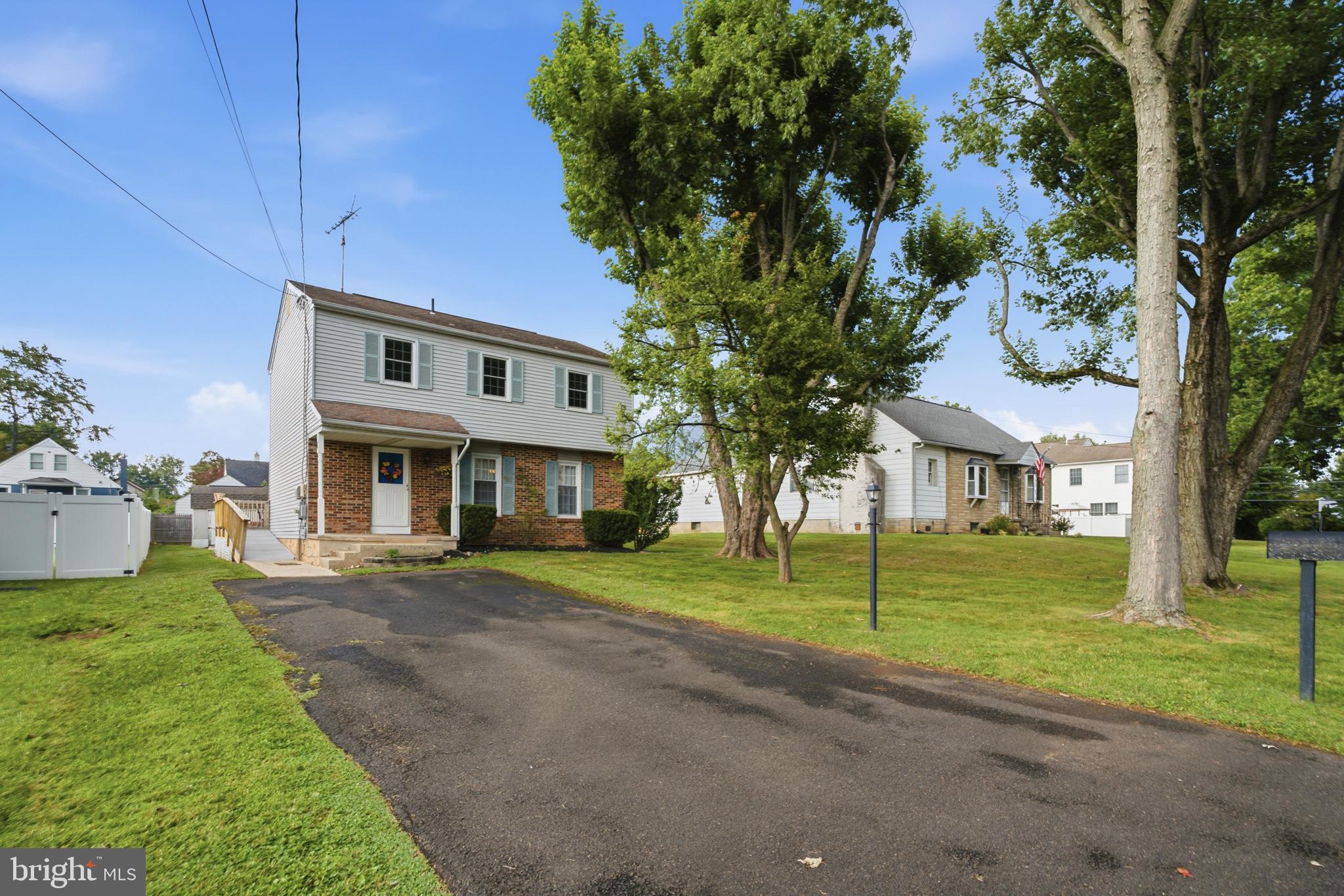 325 Cedar St, Warminster, PA 18974 photo
