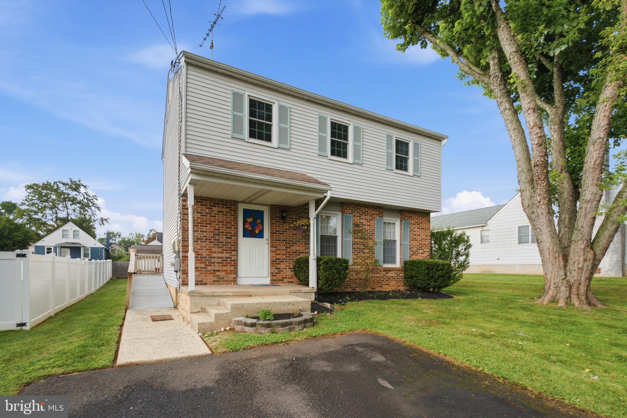 325 Cedar St, Warminster, PA 18974