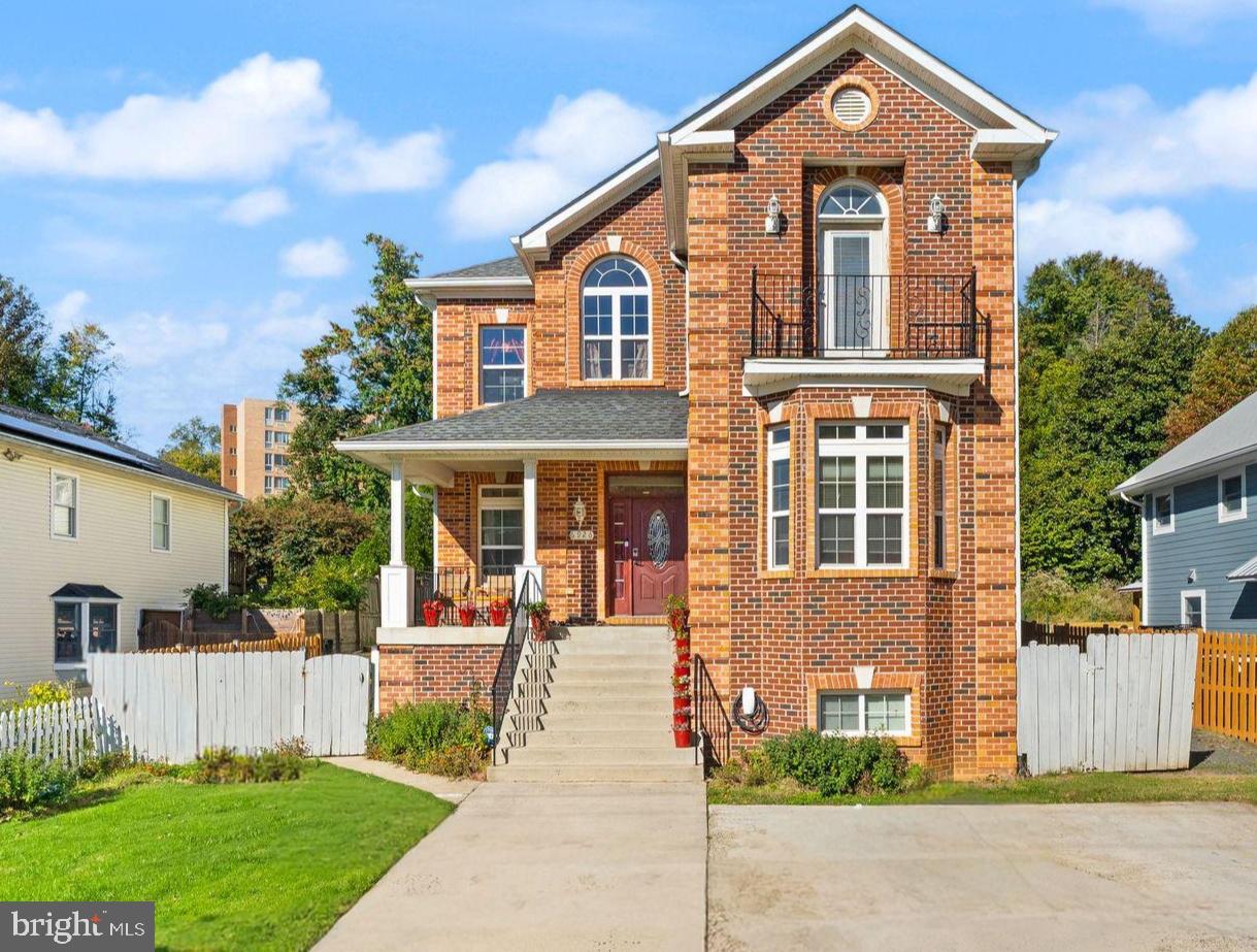 6926 Alpine Dr, Annandale, VA 22003