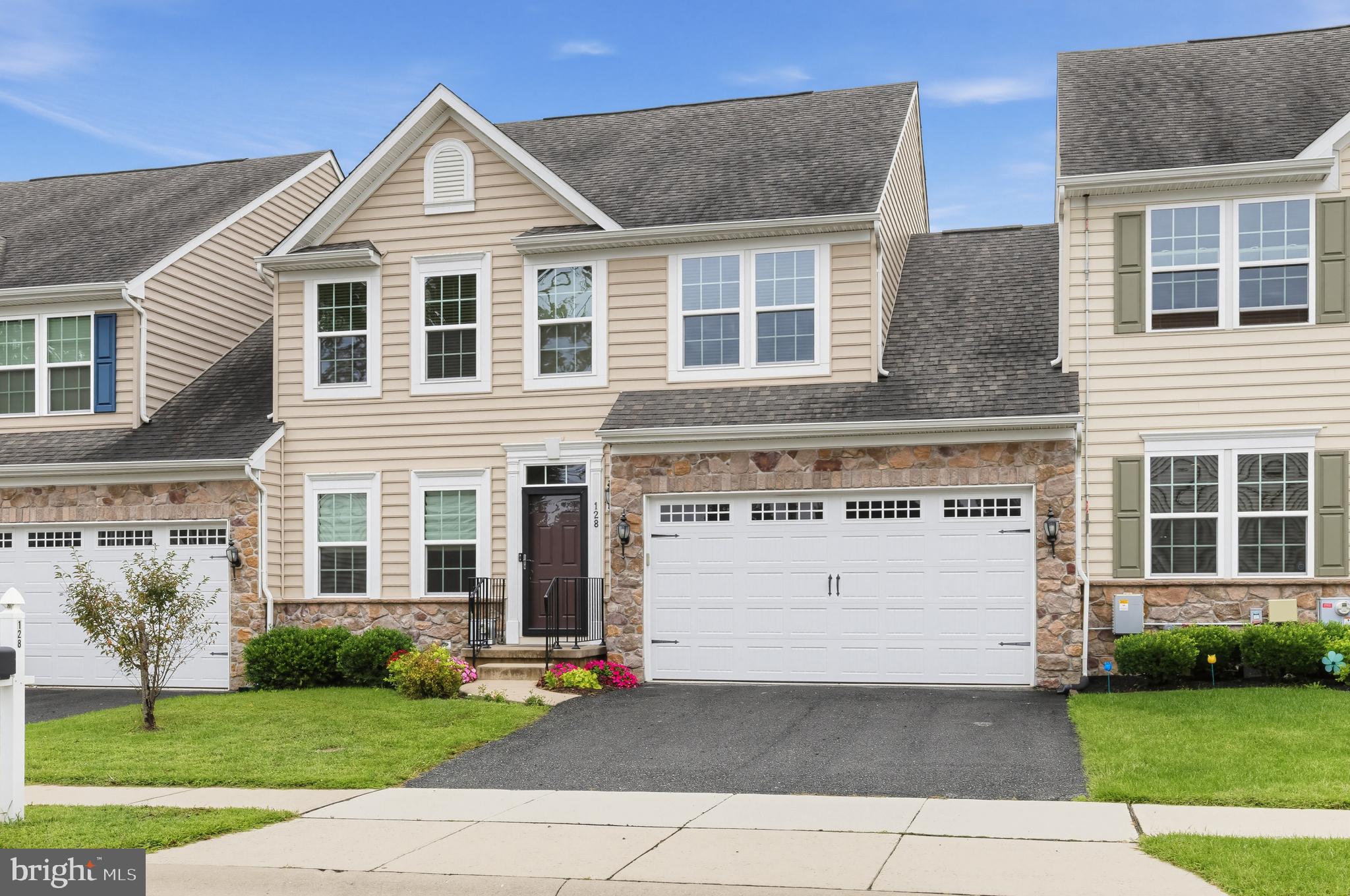 128 General Grey Ct, Newark, DE 19702
