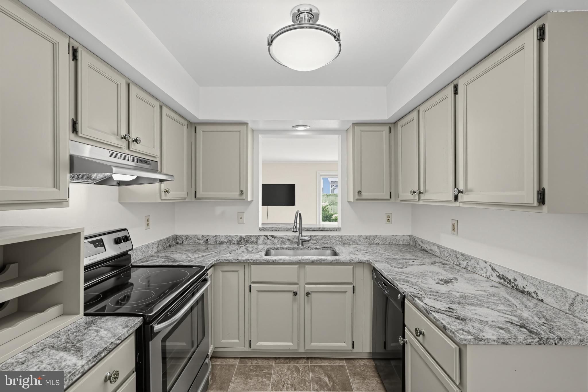 16 Oak St, Phoenixville, PA 19460