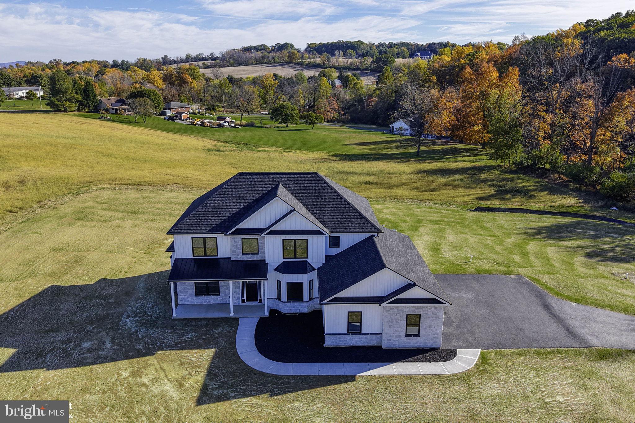 2805 Whitetail Deer Dr, Bath, PA 18014