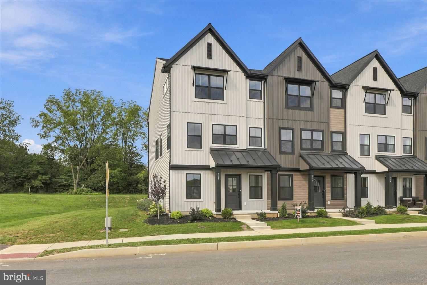 310 Flora Blvd, Annville, PA 17003 photo