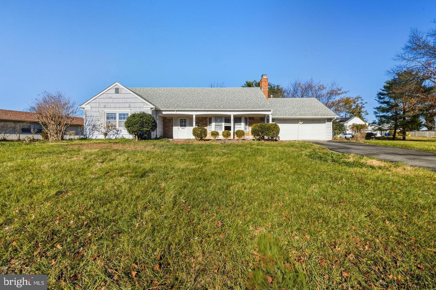 125 Country Club Rd, Willingboro, NJ 08046