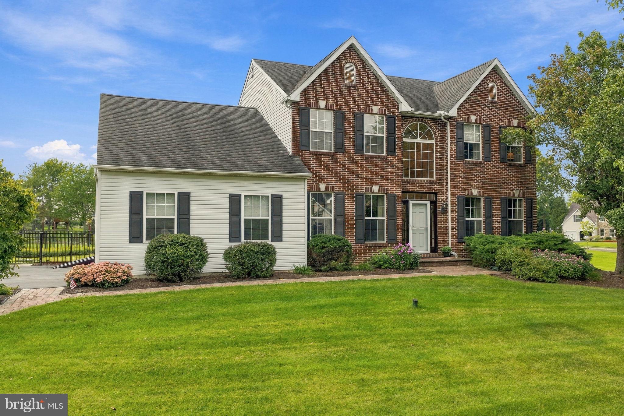 126 Crescent Dr, Chalfont, PA 18914