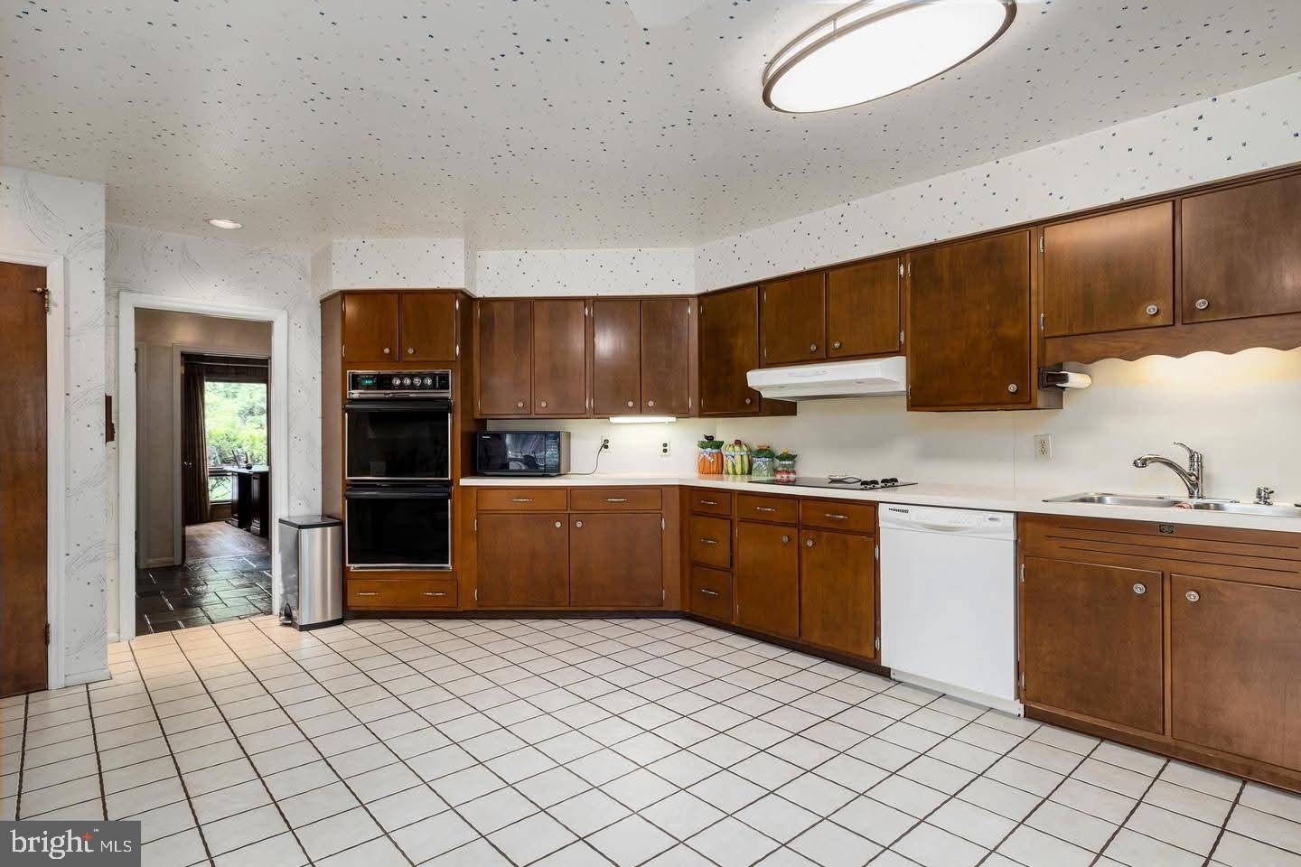 1 Buttonwood Ln, Cinnaminson, NJ 08077 photo