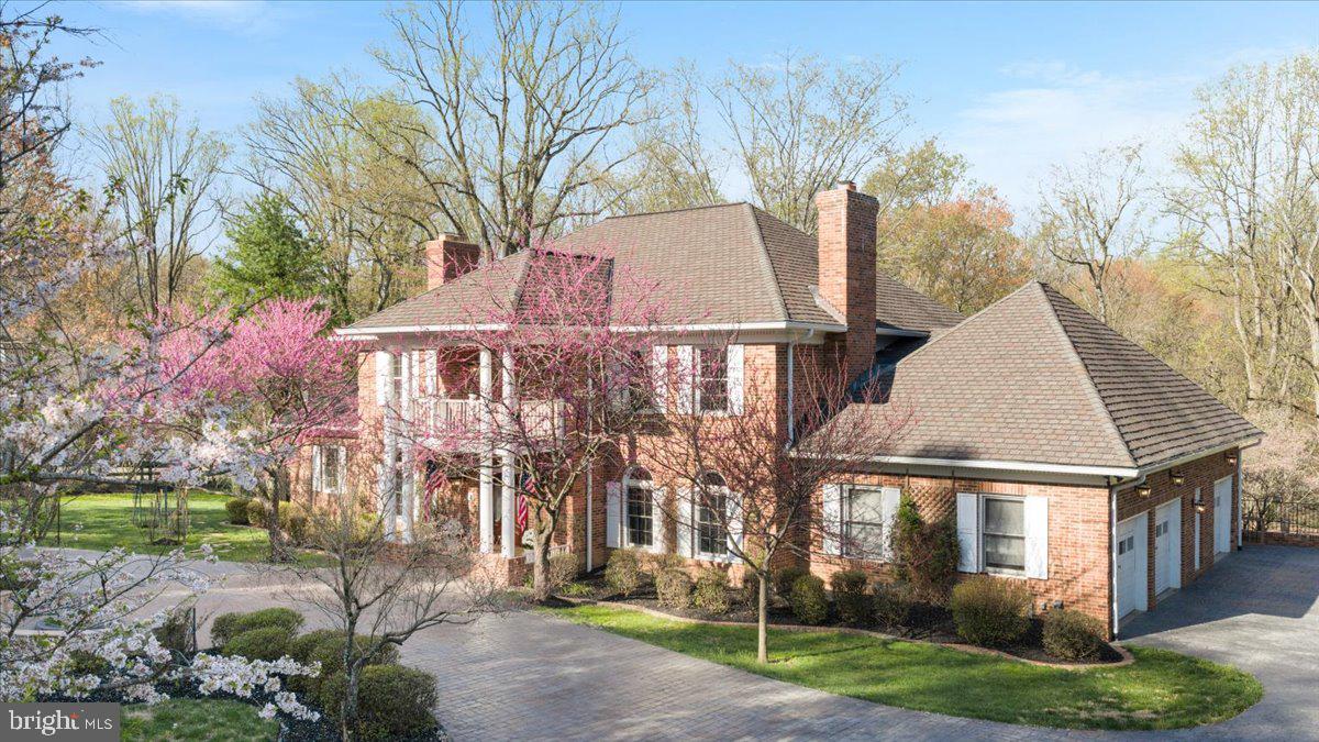 532 Walker Rd, Great Falls, VA 22066