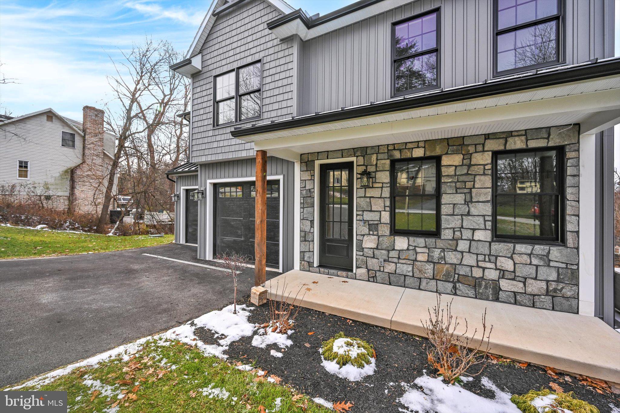 4 Pine Tree Dr, New Cumberland, PA 17070 photo