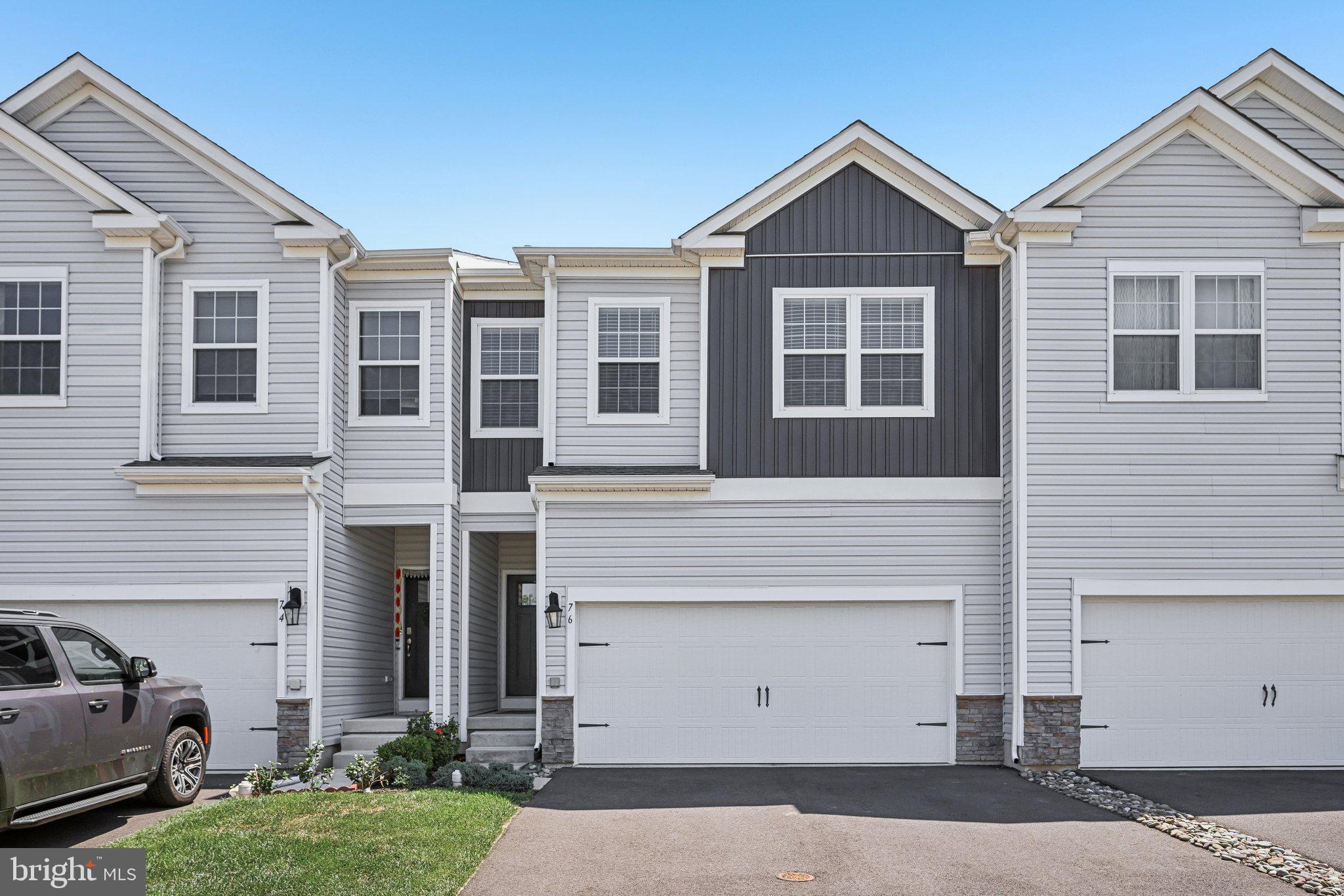 76 Fonthill Ct, Quakertown, PA 18951