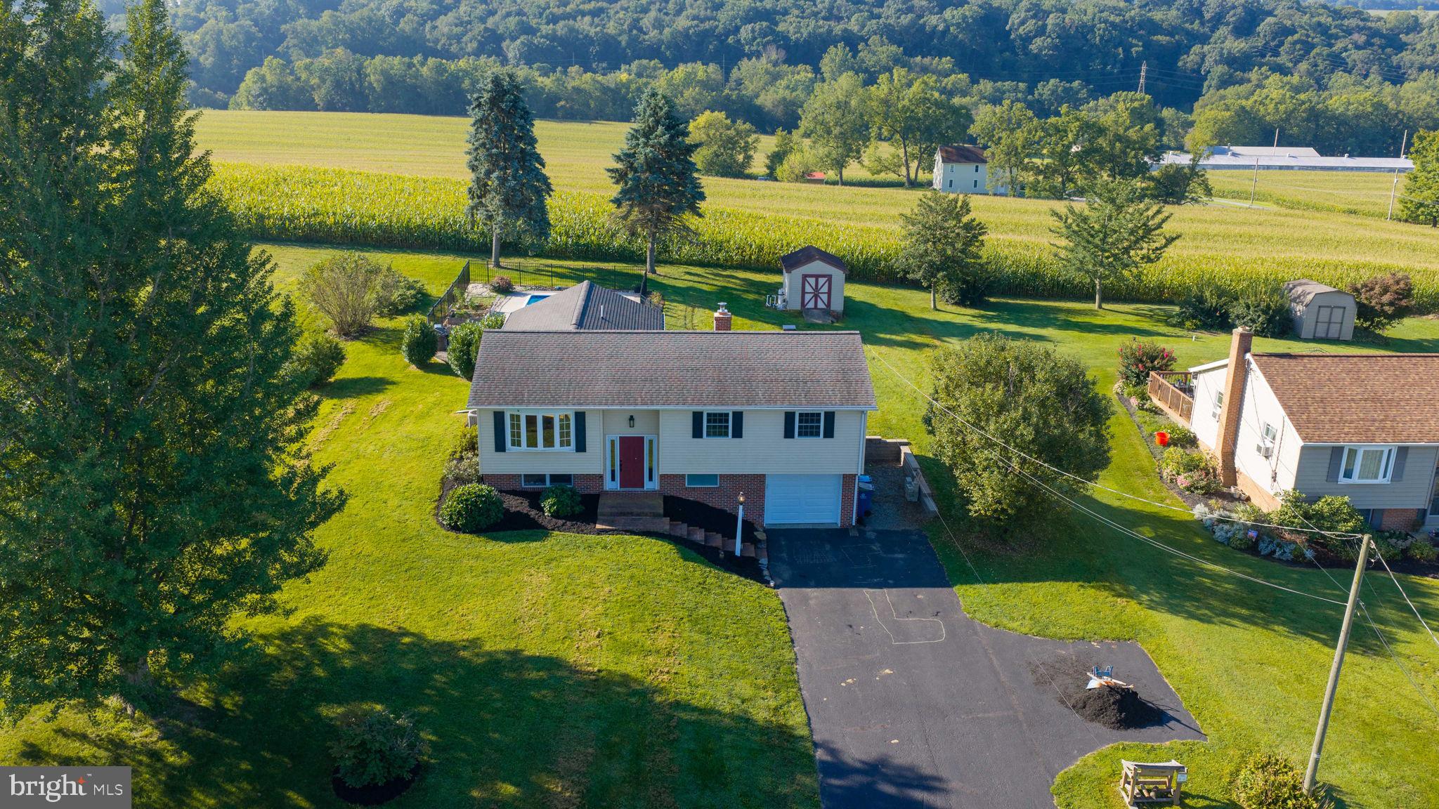 3936 Locust Grv, Columbia, PA 17512