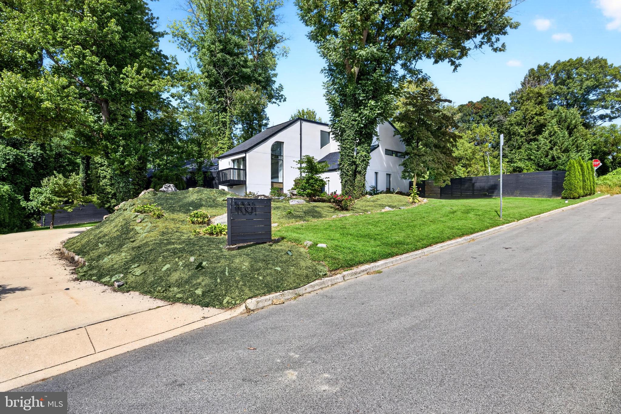 1001 W Allens Ln, Philadelphia, PA 19119 photo