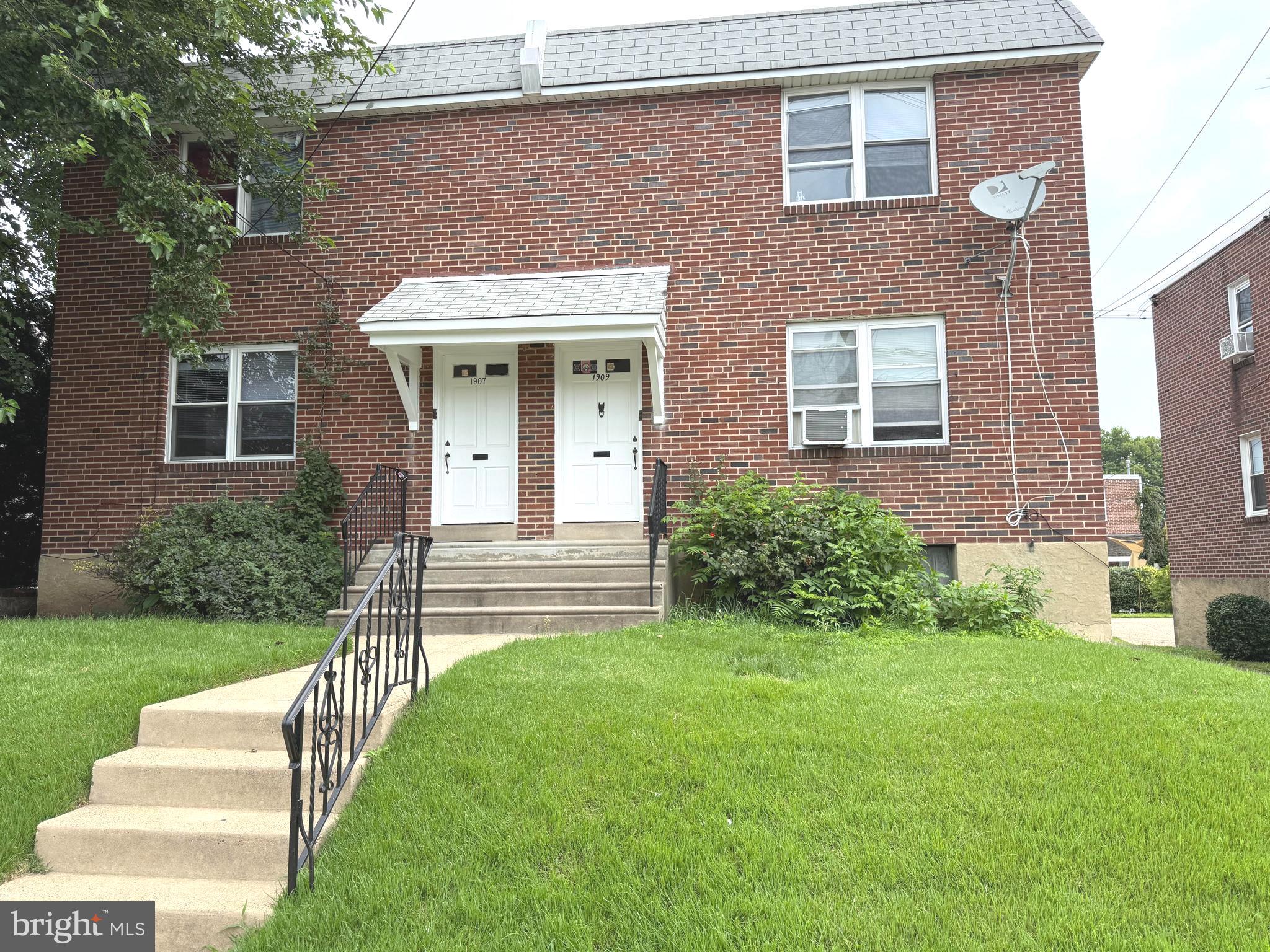 1907 Fuller St, Philadelphia, PA 19152