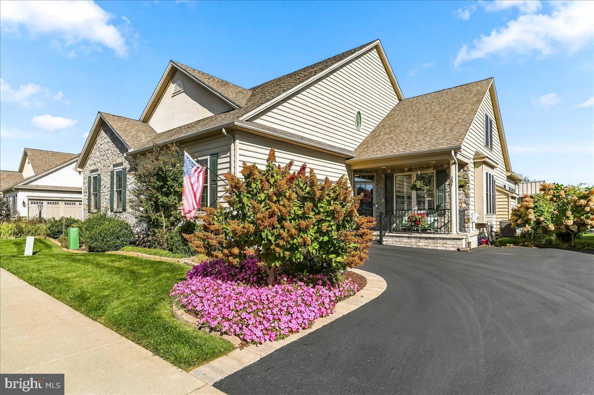 201 Honeycroft Blvd, Cochranville, PA 19330
