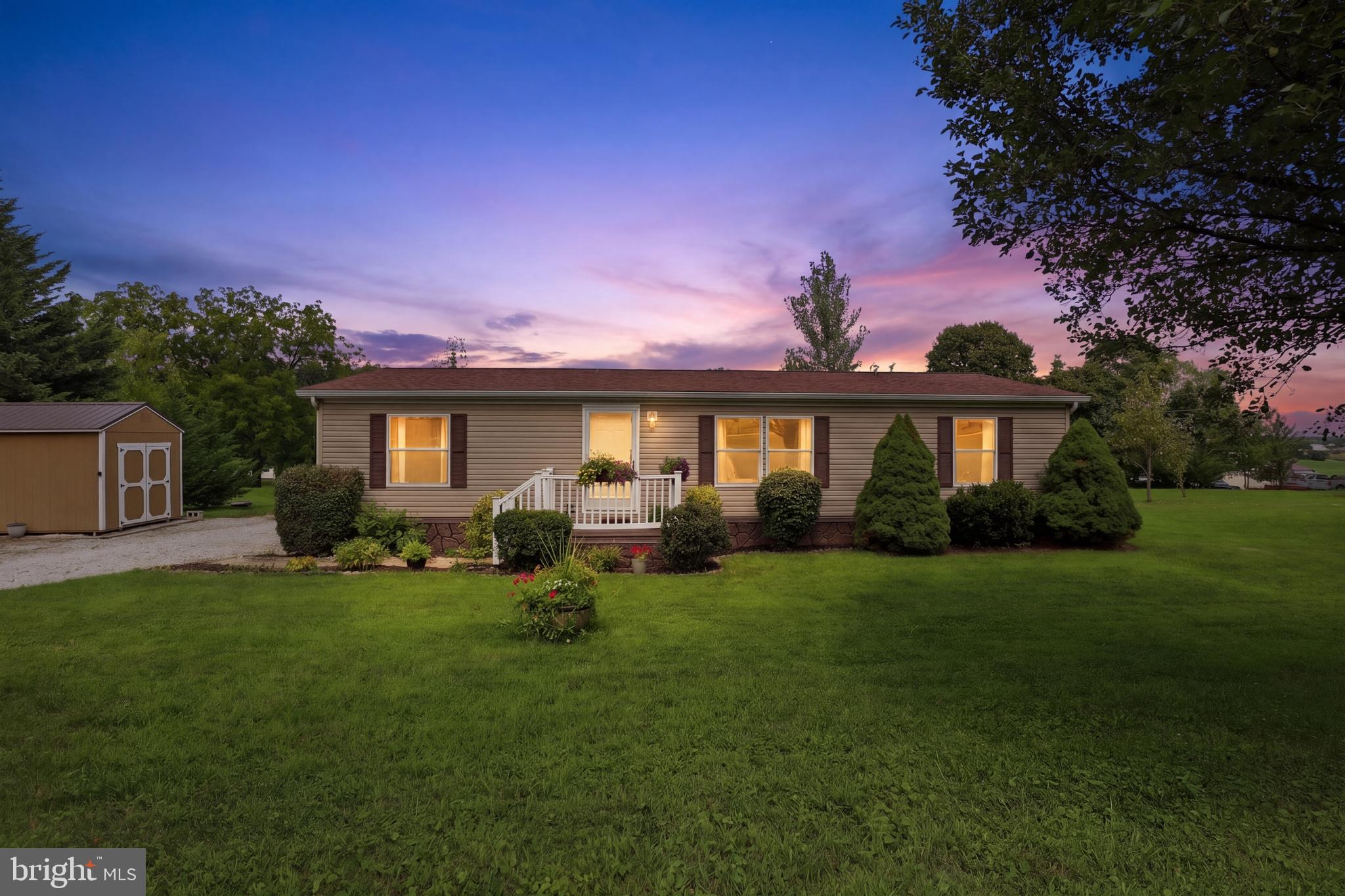 13 Crest Hill Ln, Red Lion, PA 17356