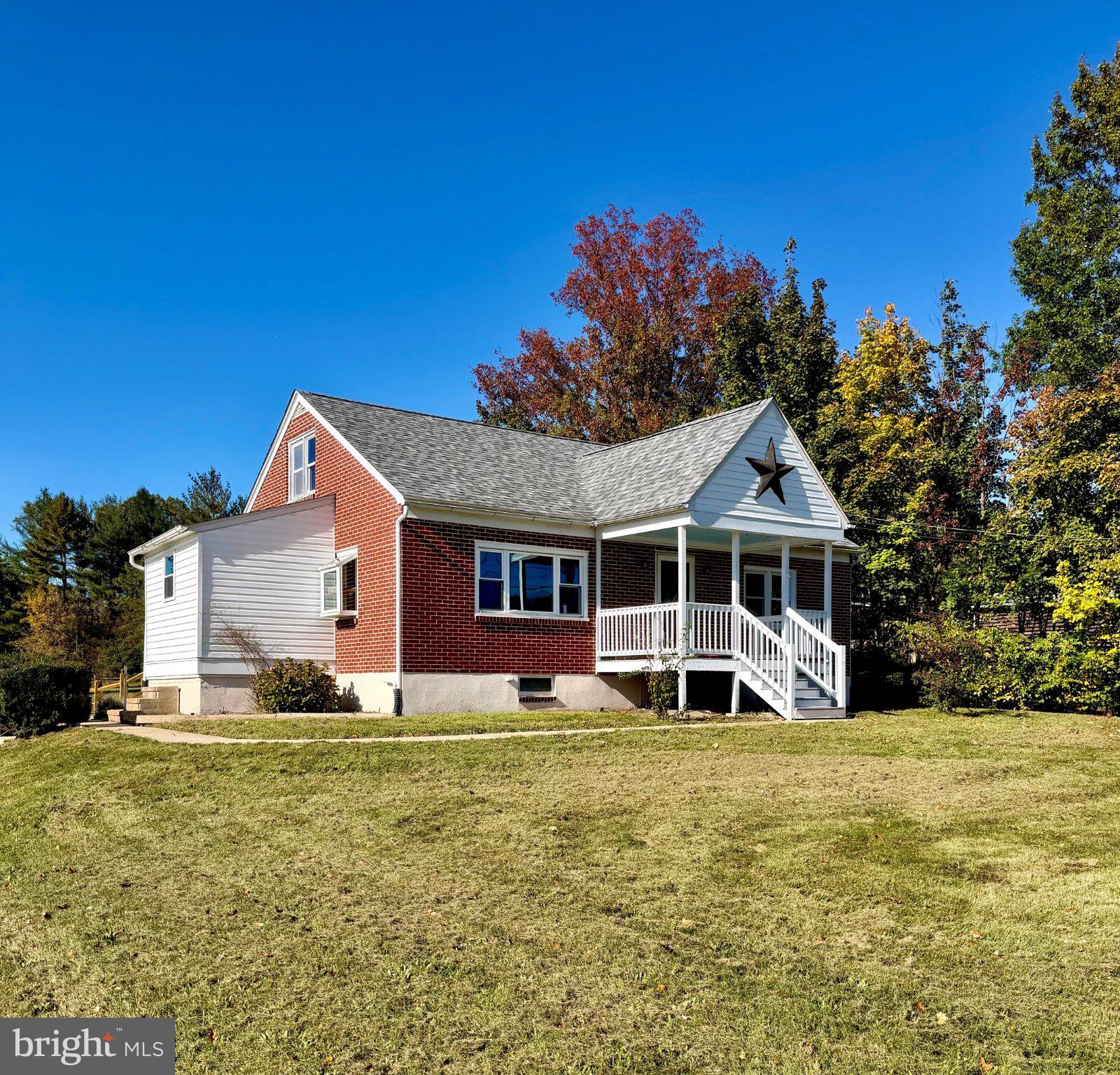 2951 N Charlotte St, Gilbertsville, PA 19525 photo