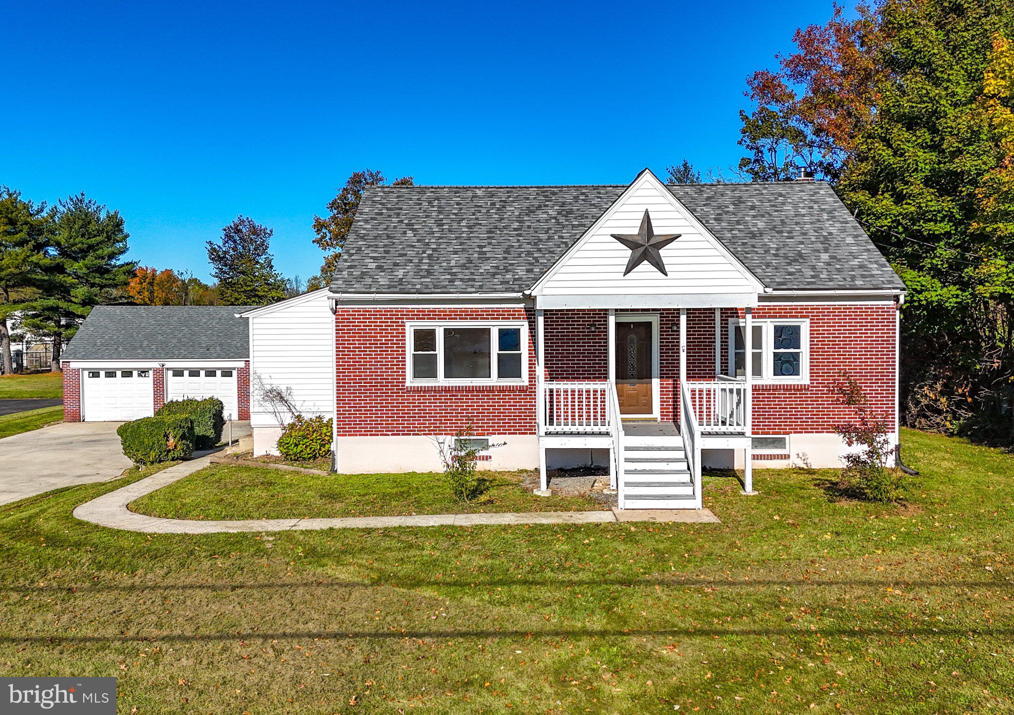 2951 Charlotte St, Gilbertsville, PA 19525