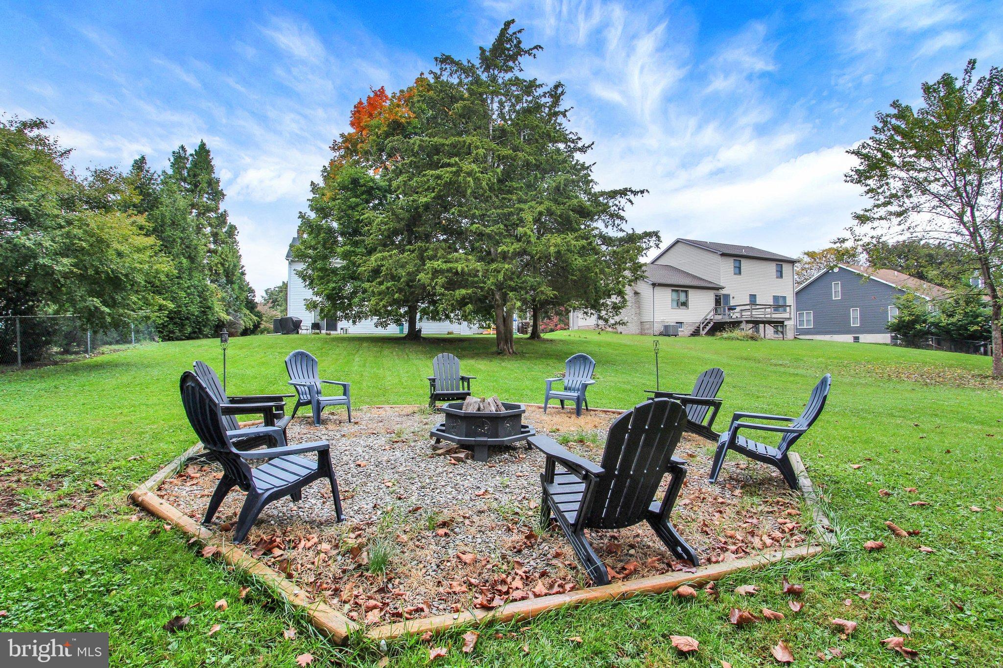 871 Sherman Dr, Gettysburg, PA 17325 photo