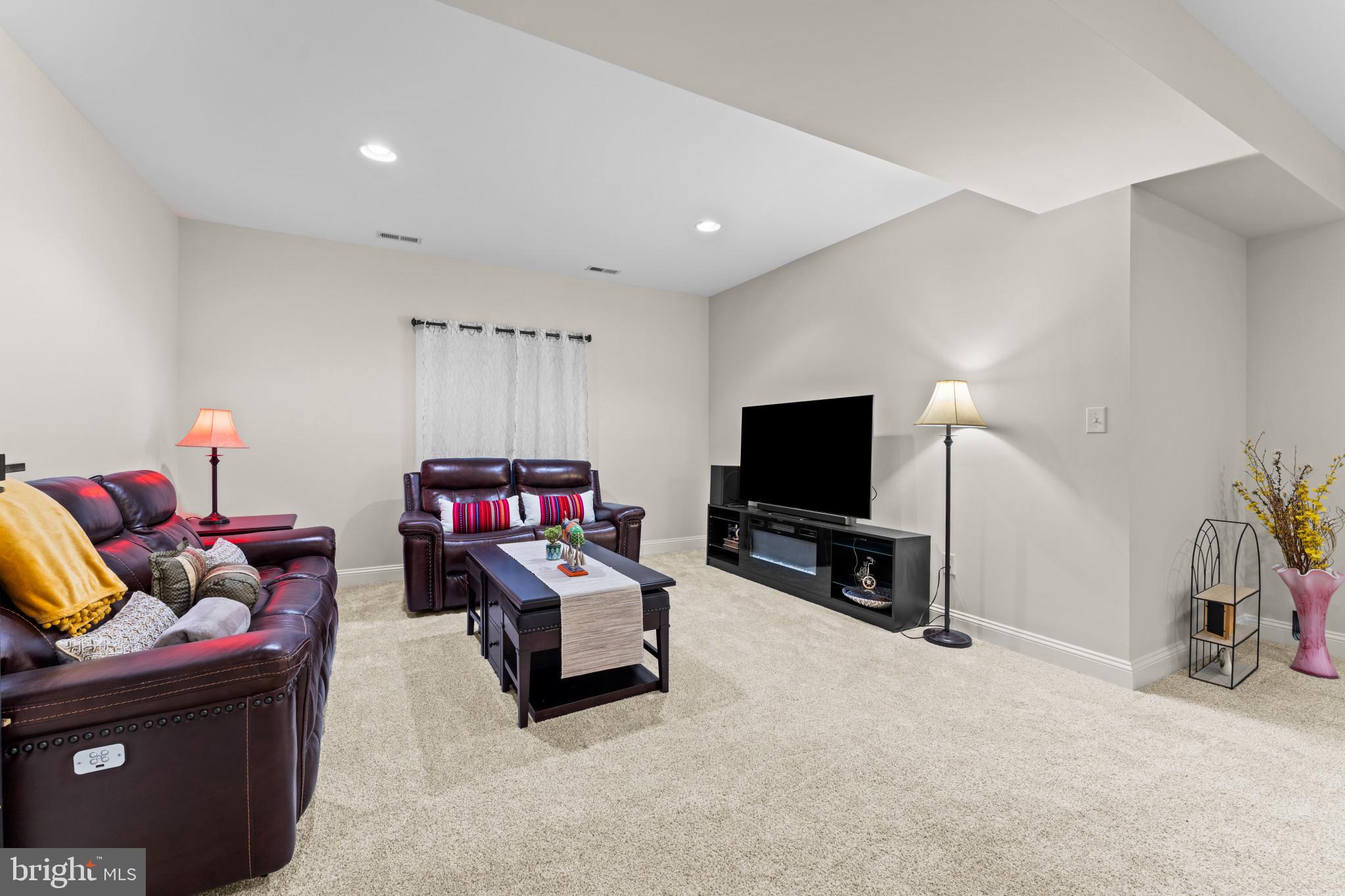 3172 Woods Edge Dr, Garnet Valley, PA 19060 photo