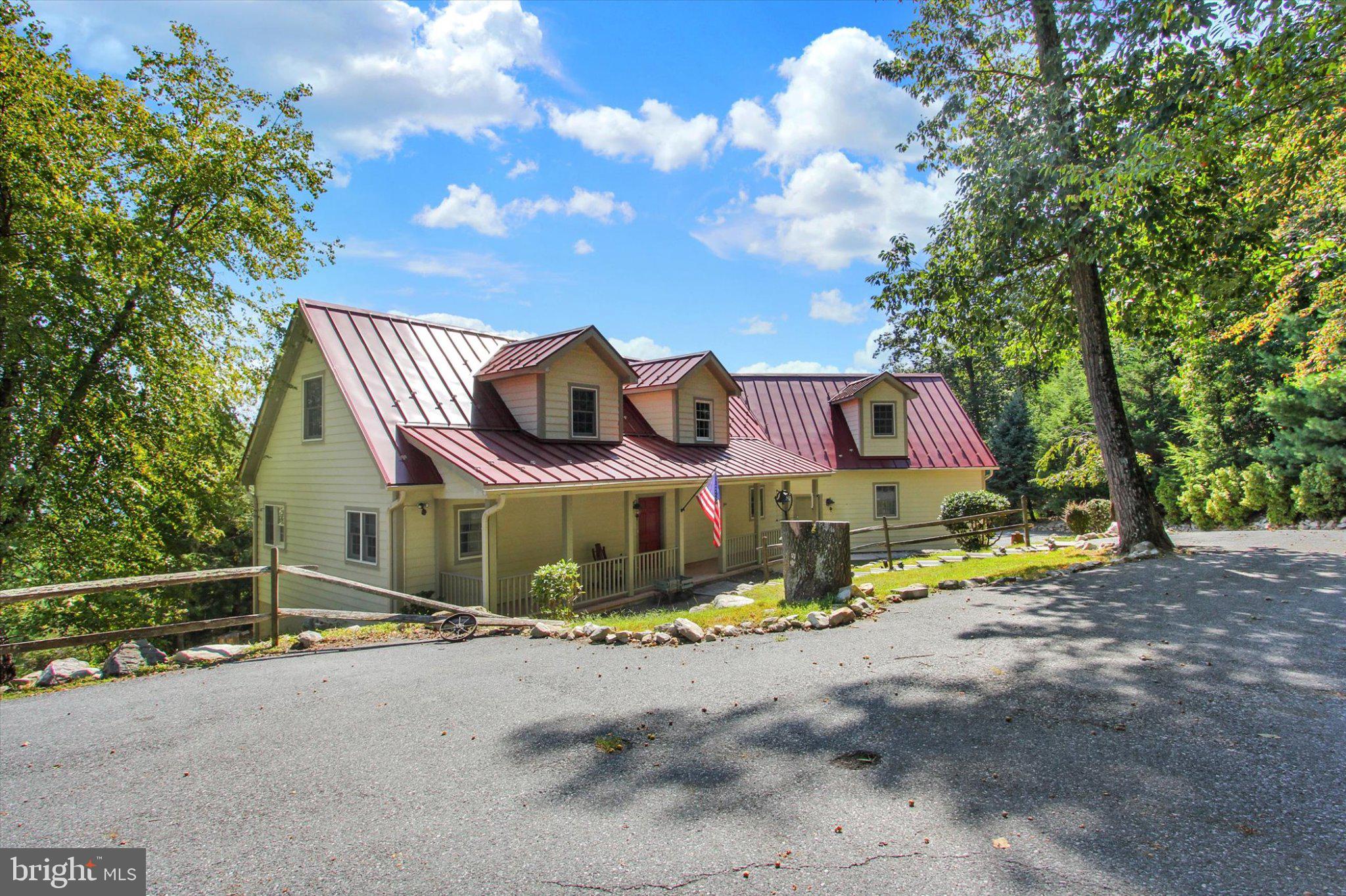 1060 Kuhn Rd, Boiling Springs, PA 17007 photo