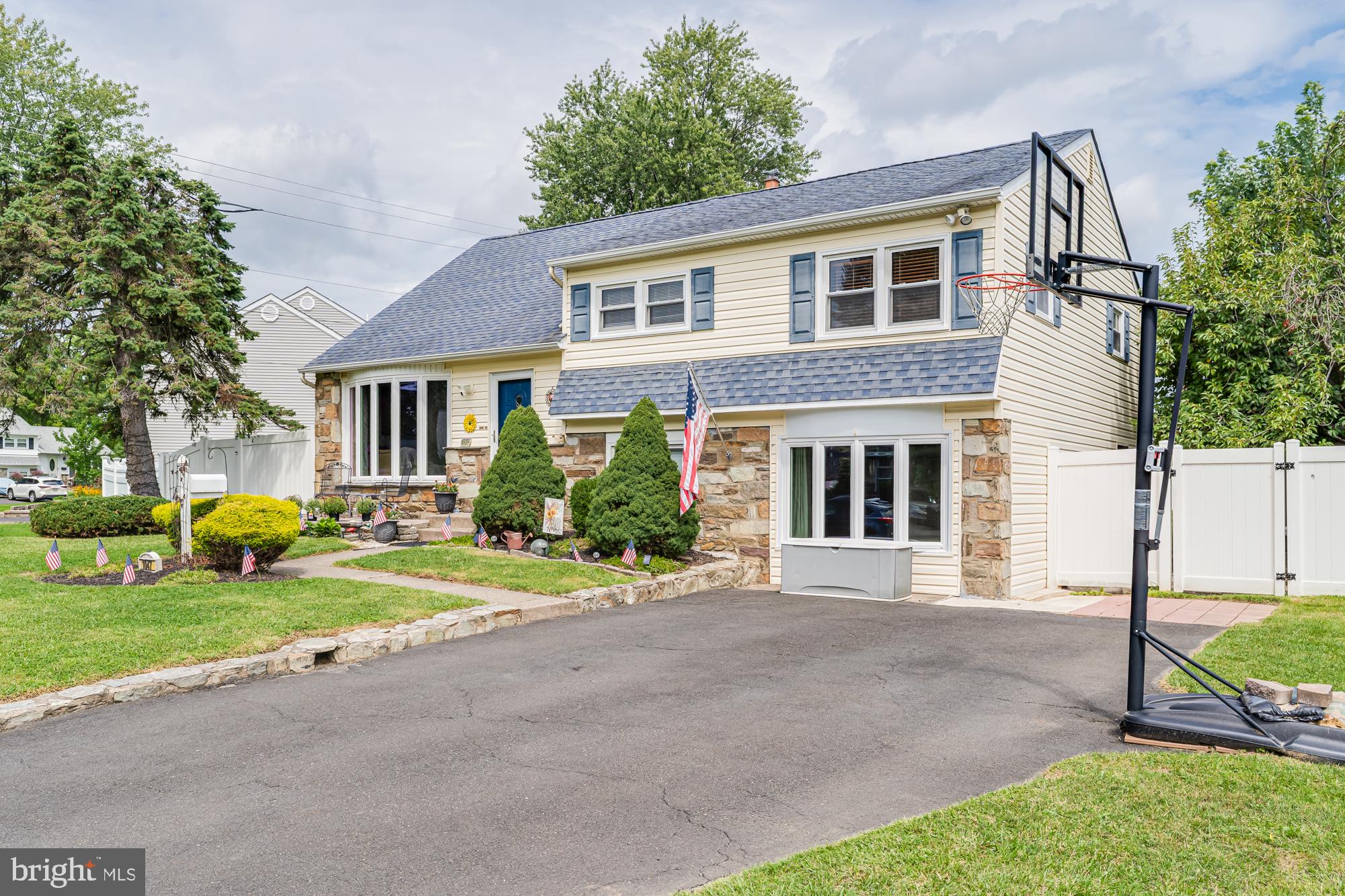 1047 Coronet Rd, Warminster, PA 18974 photo