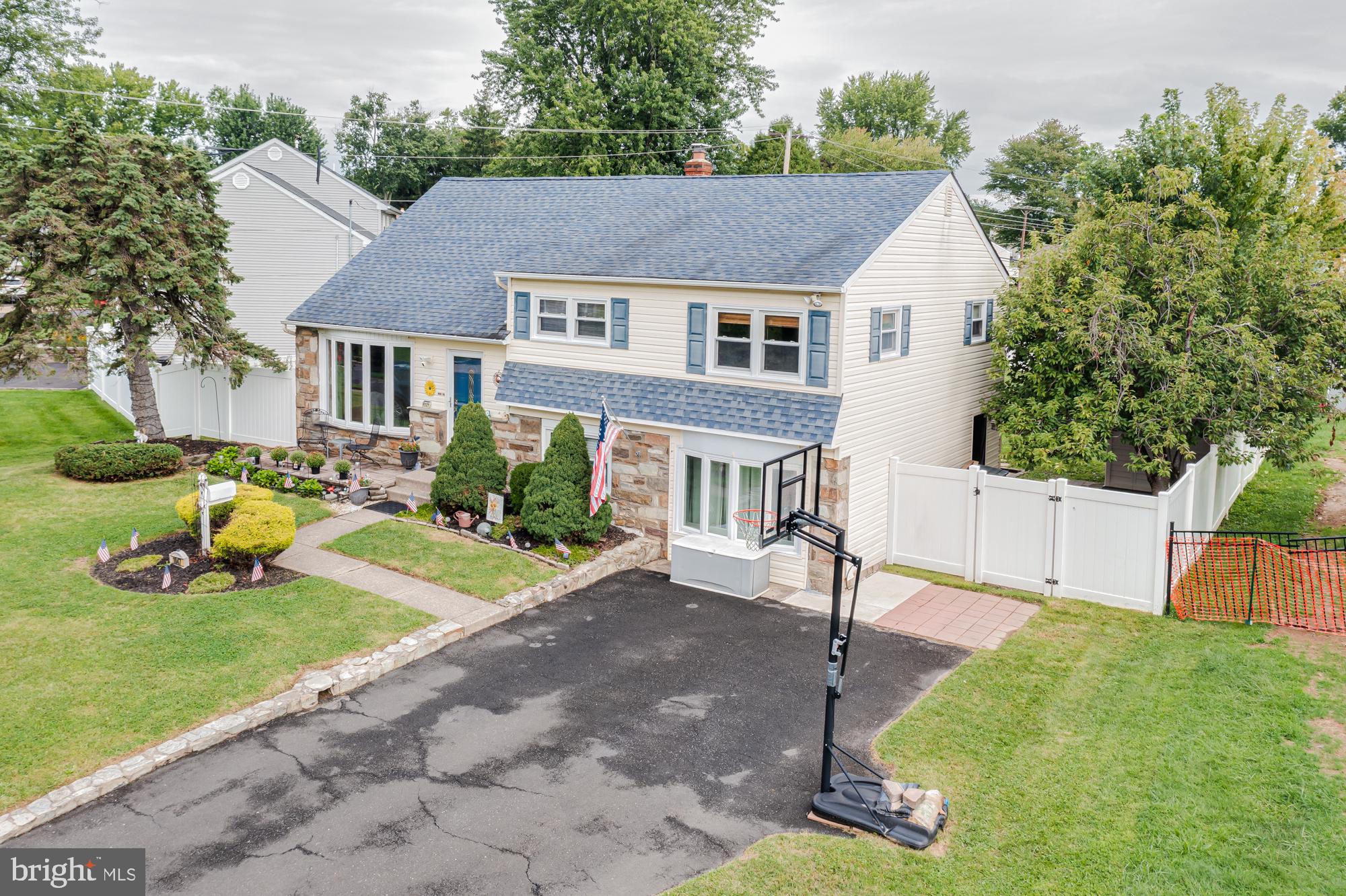 1047 Coronet Rd, Warminster, PA 18974 photo