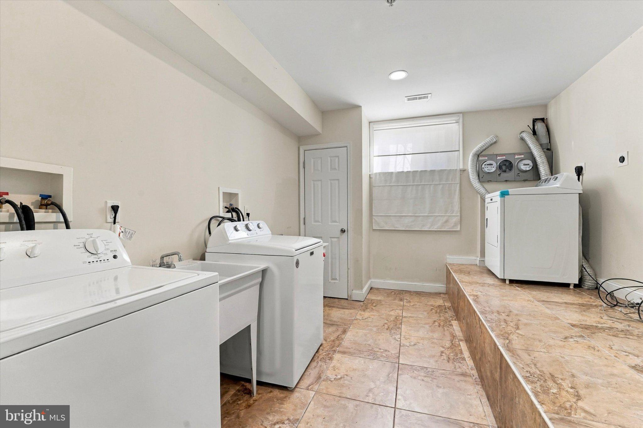 2009 W Oxford St, Philadelphia, PA 19121 photo