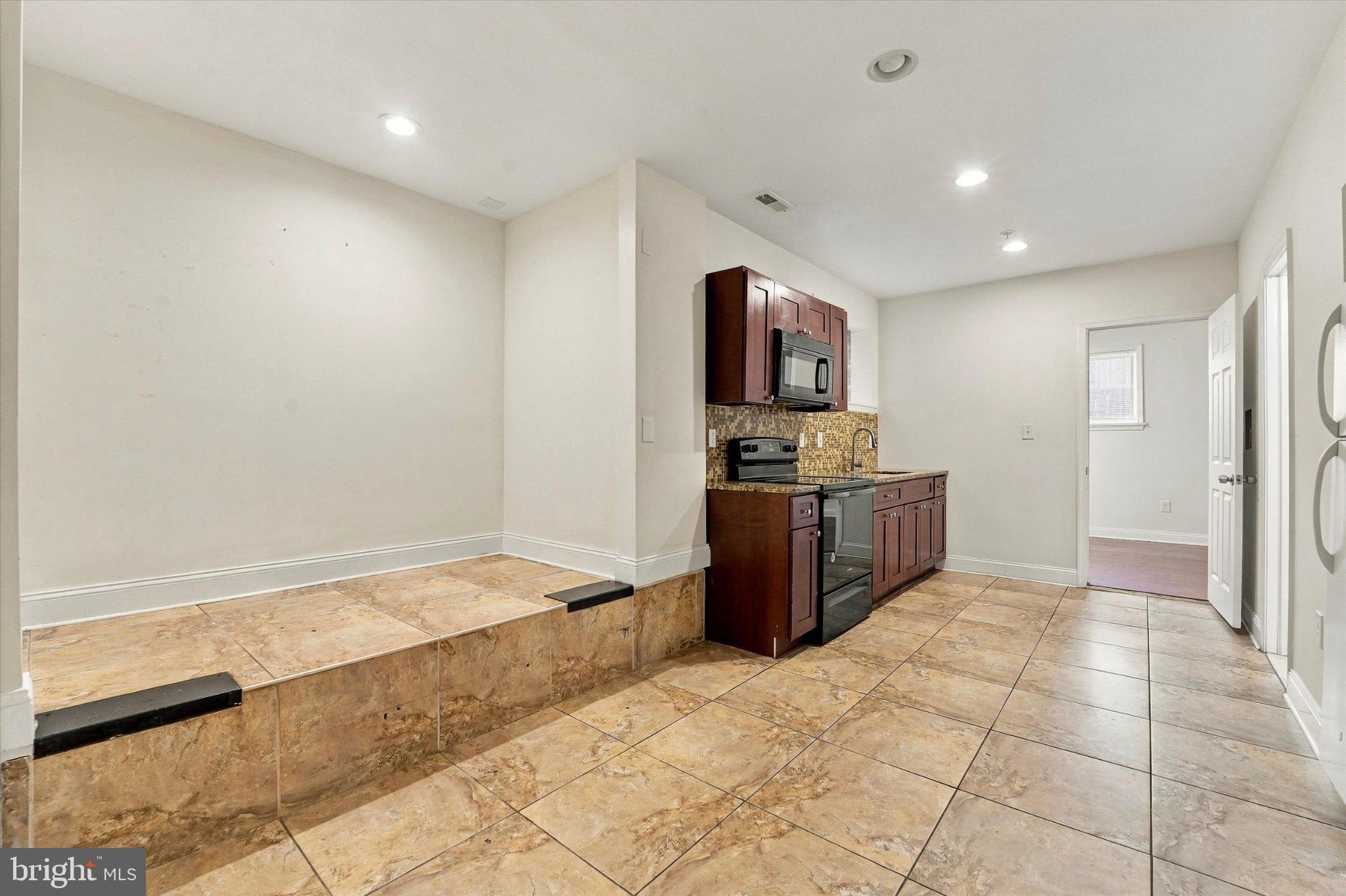 2009 W Oxford St, Philadelphia, PA 19121 photo