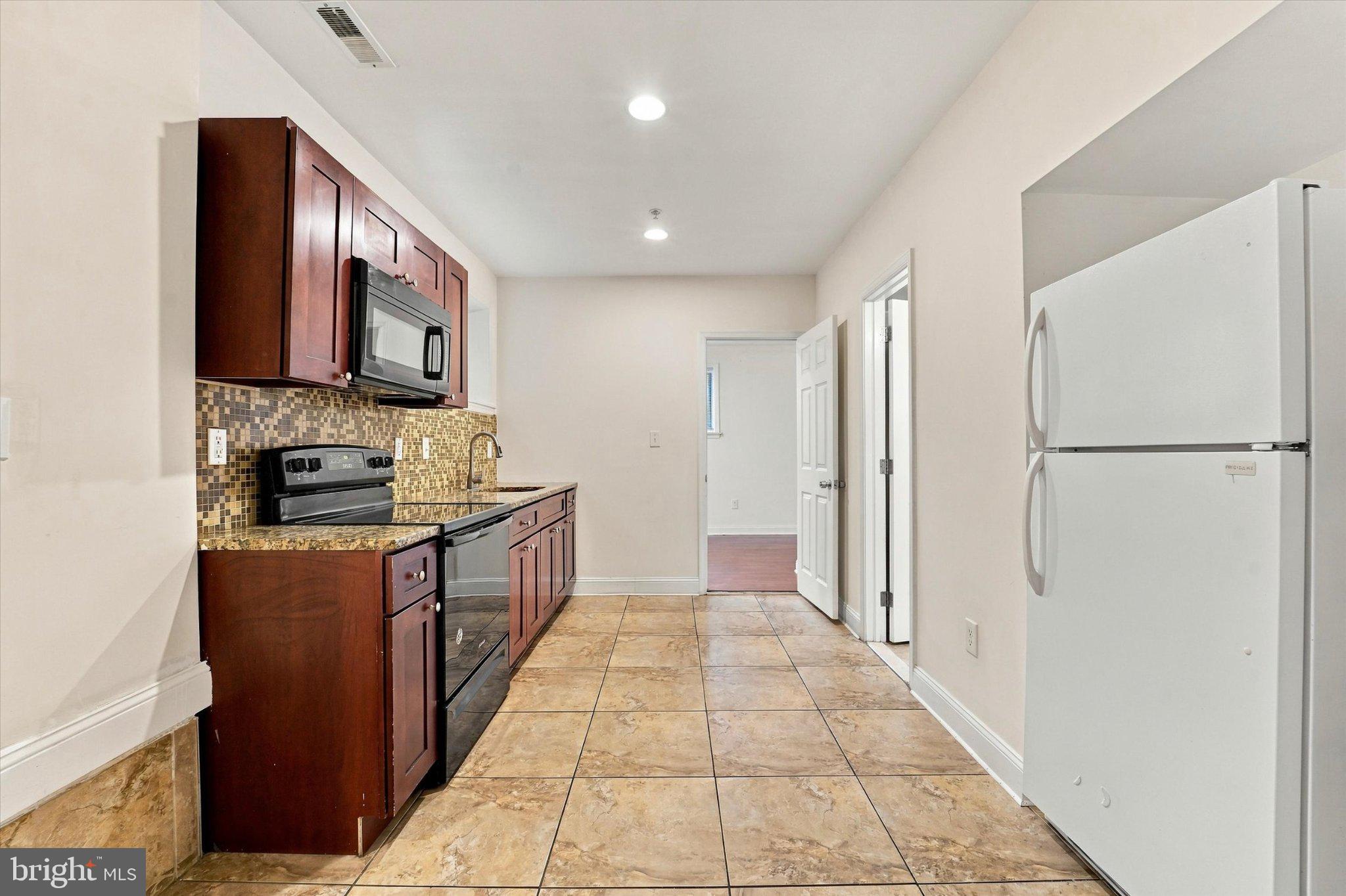 2009 W Oxford St, Philadelphia, PA 19121 photo
