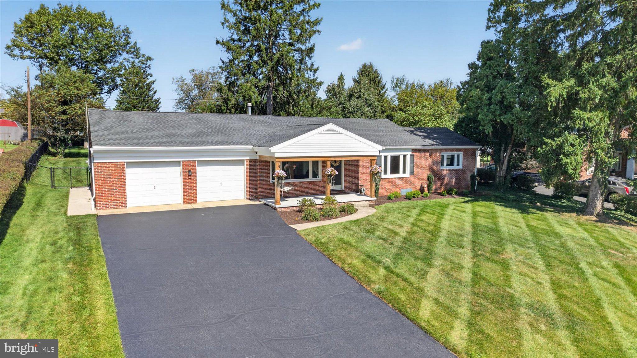 307 Hillcrest Rd, York, PA 17403