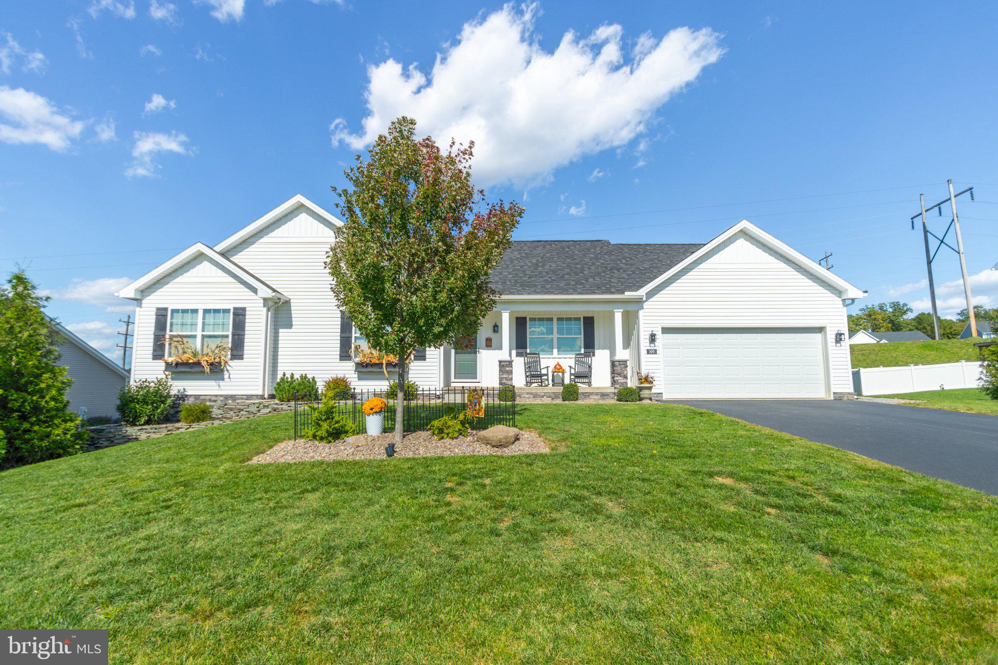 199 Cedarlyn Dr, York, PA 17408